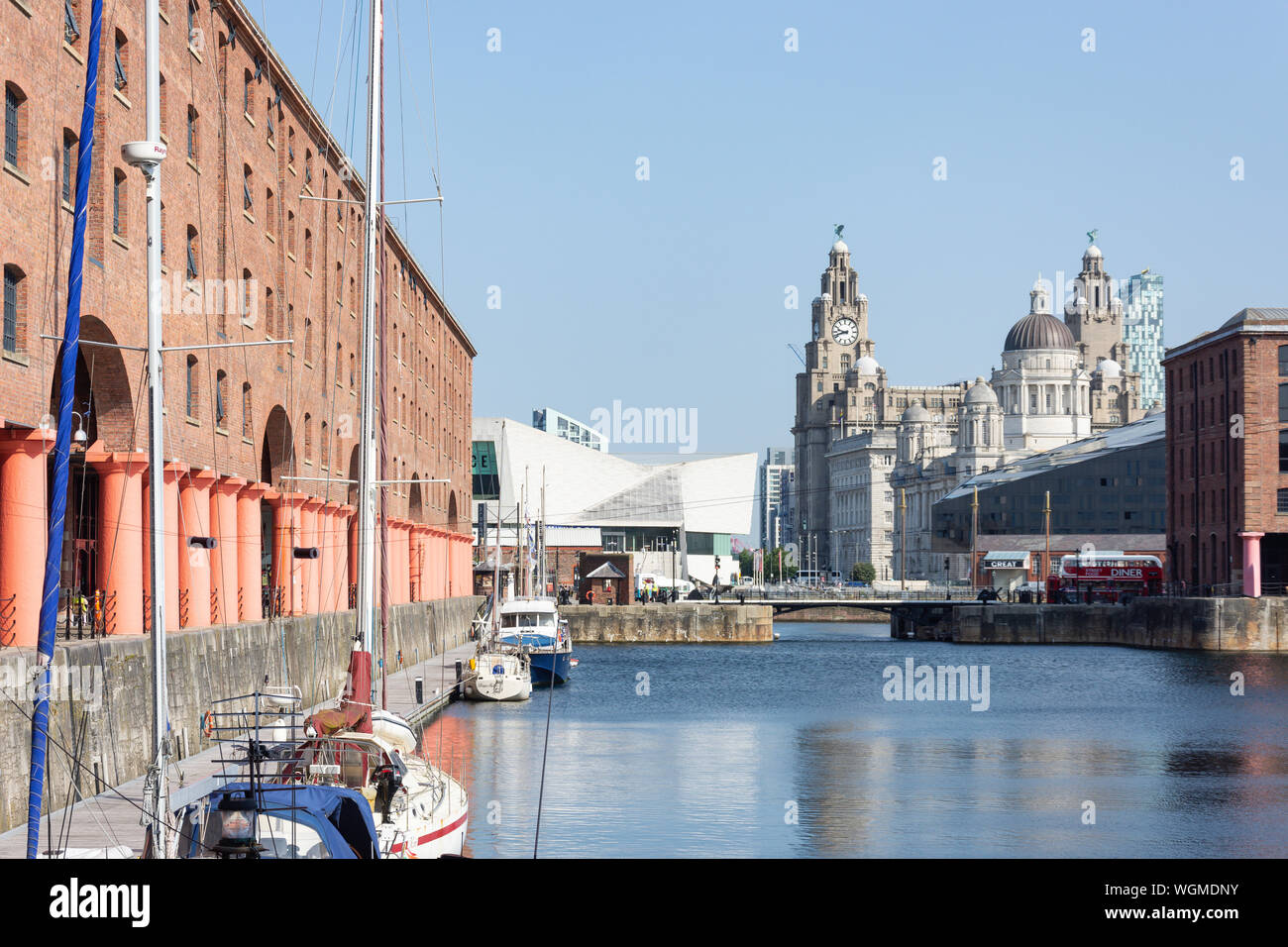 Royal Albert Dockand bâtiments au bord de l'eau, front de mer de Liverpool, Liverpool, Merseyside, England, United Kingdom Banque D'Images