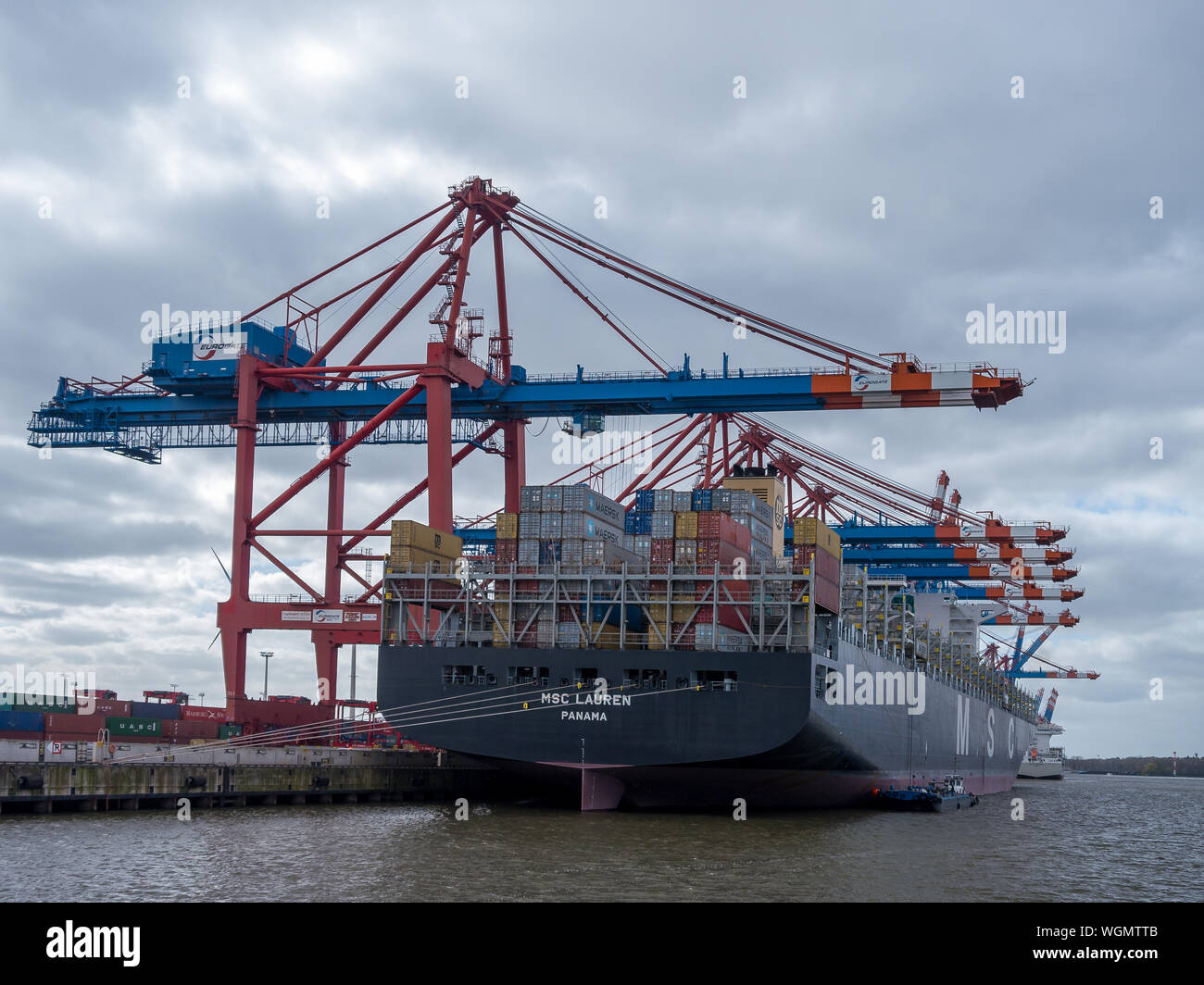 Hambourg, Allemagne - 22 Avril 2016 : vue sur l'ancre des navires porte-conteneurs MSC Lauren dans le quartier de la lumière du jour - l'Eurogate à Hambourg, Allemagne. Banque D'Images