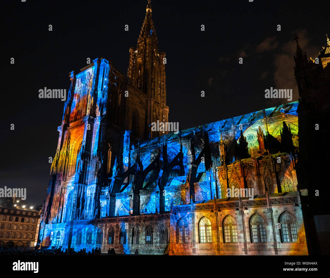 L'éclairage laser afficher sur les murs de Cathédrale Notre Dame de  Strasbourg, France Photo Stock - Alamy