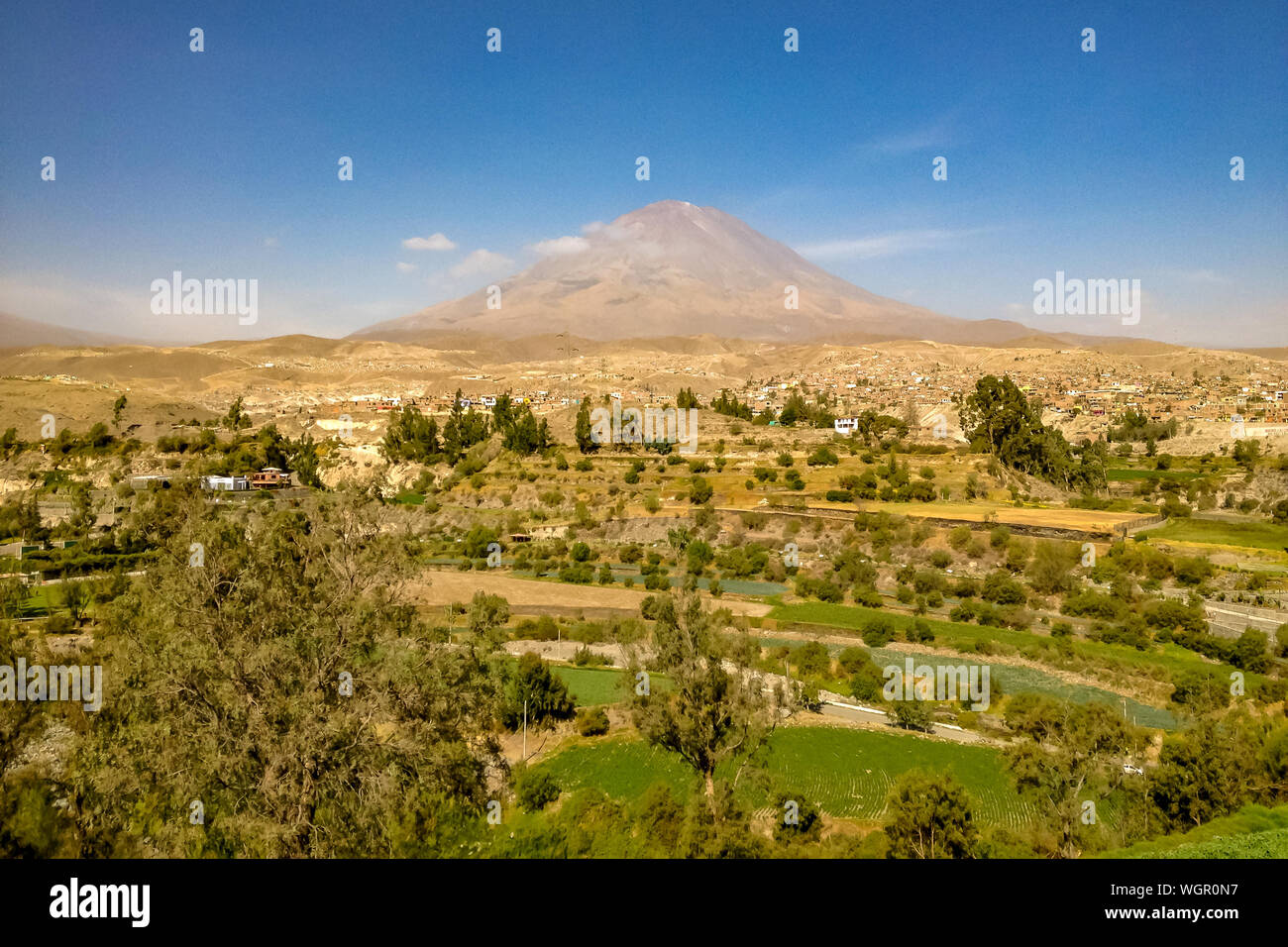 Vue sur le Volcan Misti, un des plus représentatifs des symboles de la région d'Arequipa. Banque D'Images