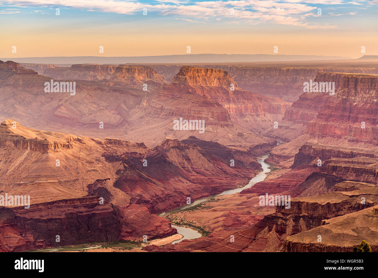 Grand Canyon, Arizona, USA avec le fleuve Colorado ci-dessous. Banque D'Images