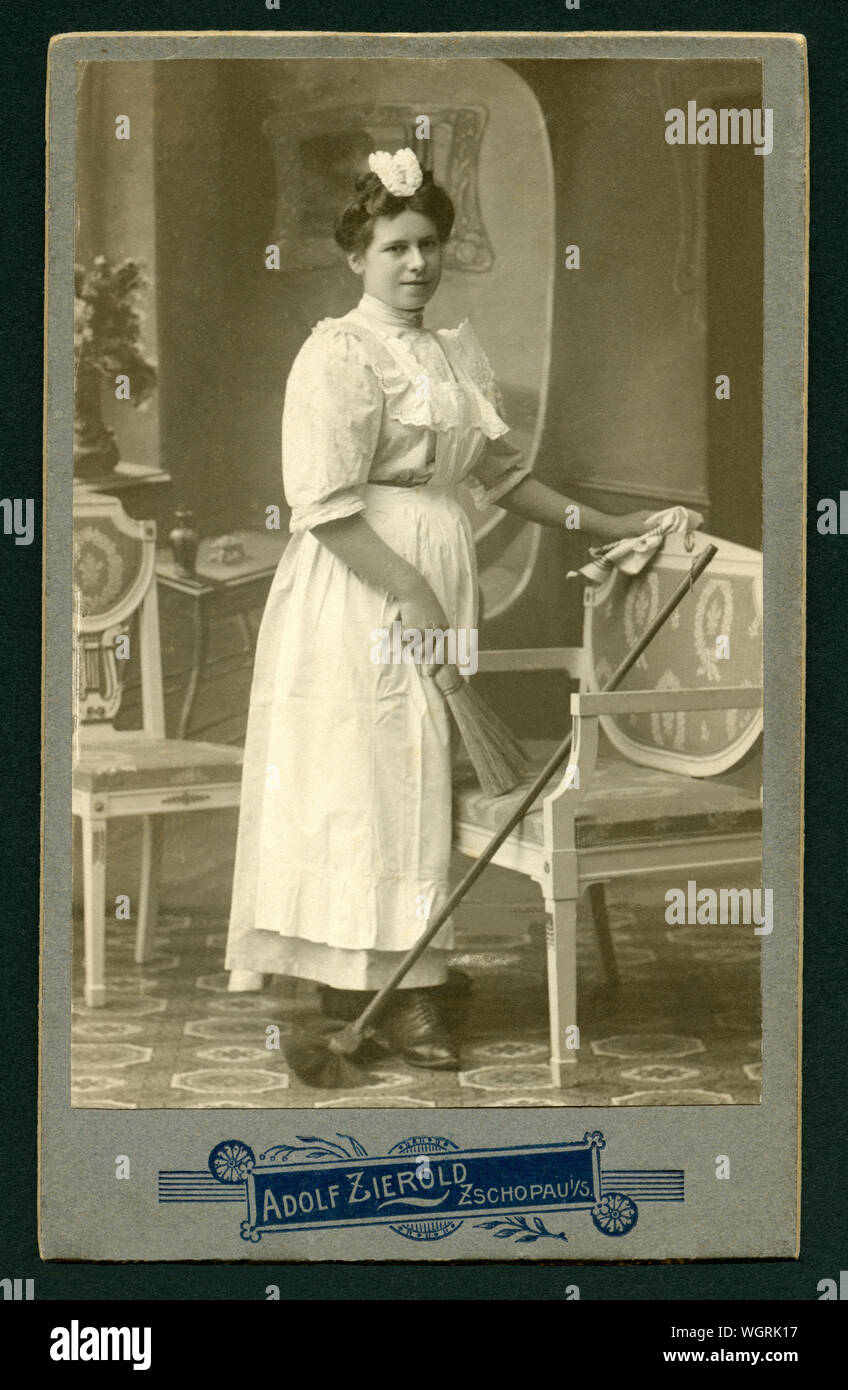 Europa, Deutschland, Sachsen, Zschopau, Dienstmädchen, Fotografie, Fotostudio Adolf Zierold Zschopau, i. Sachsen , um 1900 . / L'Europe, l'Allemagne, la Saxe, Zschopau, indéterminée, photographie, atelier Adolf Zierold Zschopau, i. La Saxe , autour de 1900 . Banque D'Images