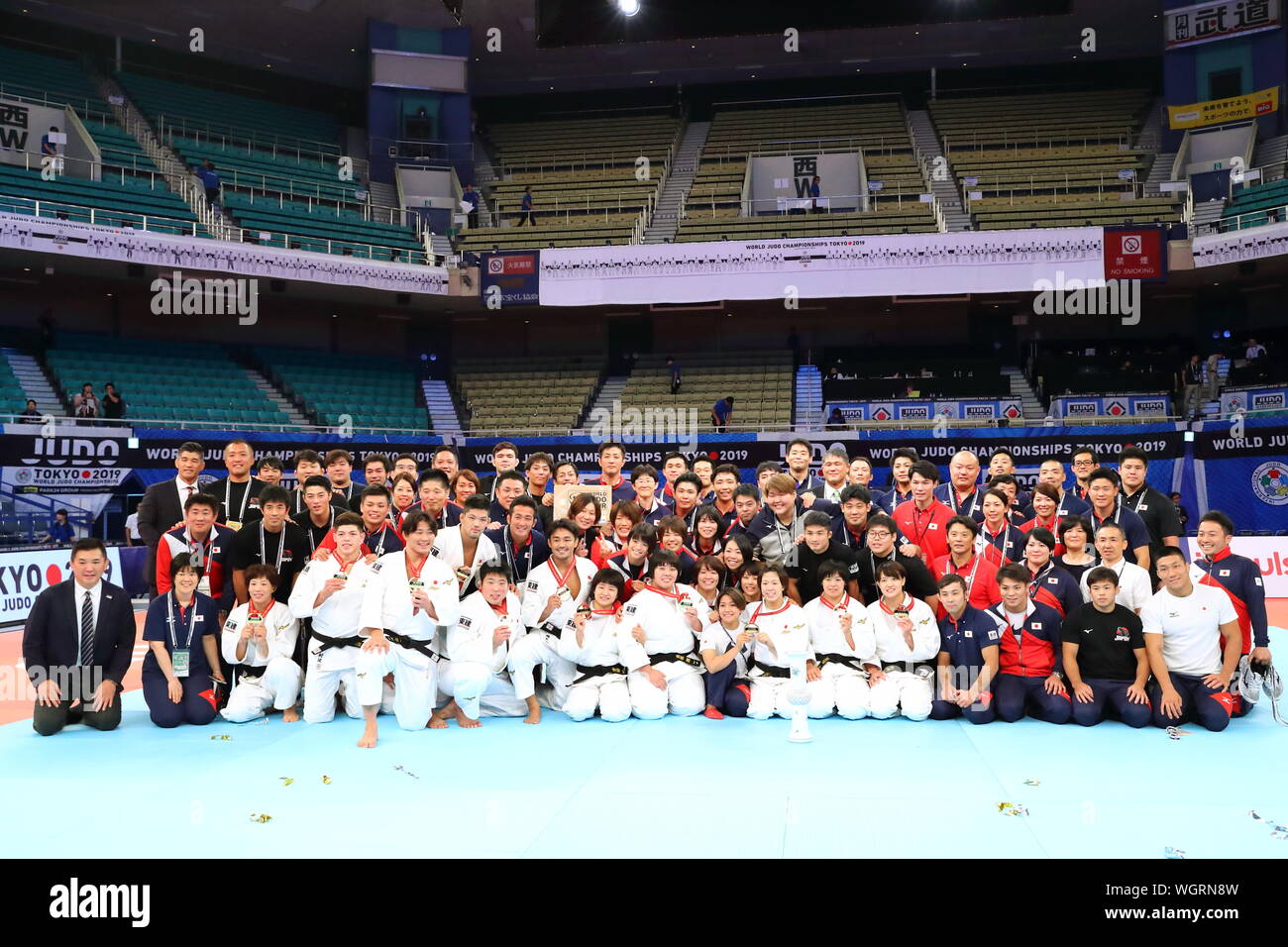 Nippon Budokan, Tokyo, Japon. Du 1er septembre 2019. Groupe de l'équipe du Japon (JPN), le 1 septembre 2019 -Le Judo : le championnat du monde de judo 2019 à Nippon Budokan de Tokyo, Tokyo, Japon. Credit : Naoki Nishimura/AFLO SPORT/Alamy Live News Banque D'Images