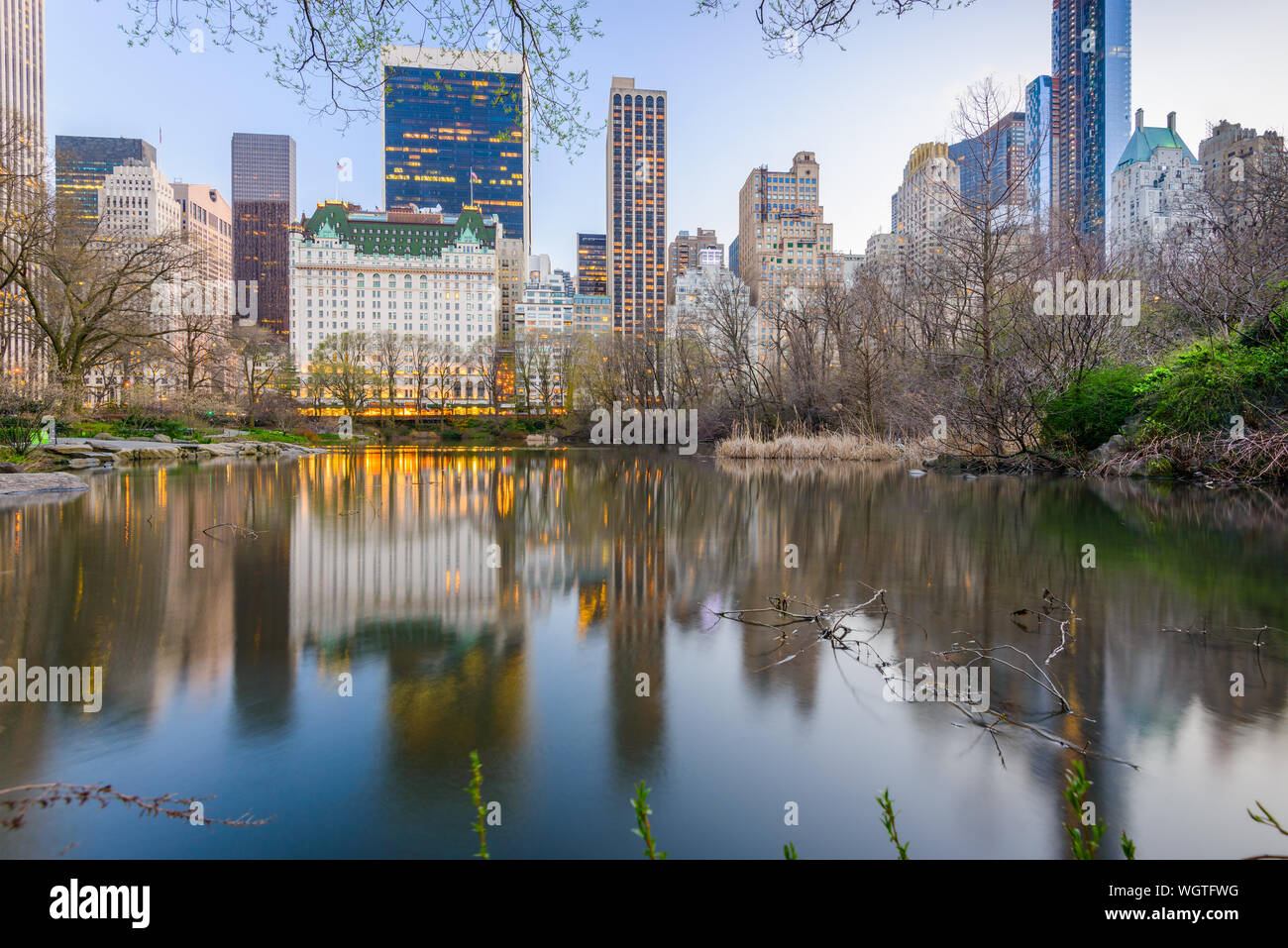 Central Park, New York, New York, USA cityscape au crépuscule. Banque D'Images
