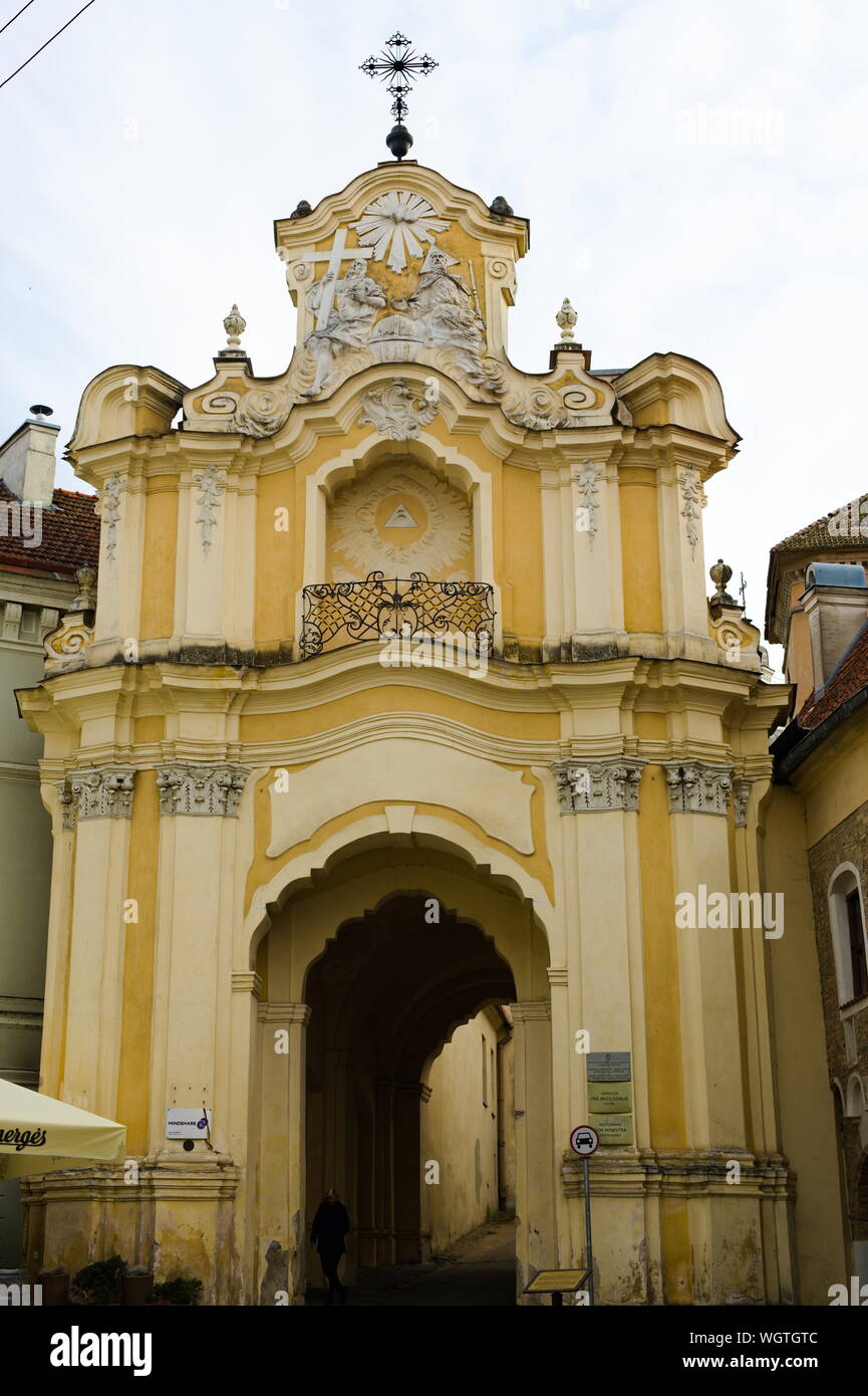 Portes de Basilian à l'église de la Sainte Trinité et monastère de Basilian à Vilnius, Lituanie Banque D'Images