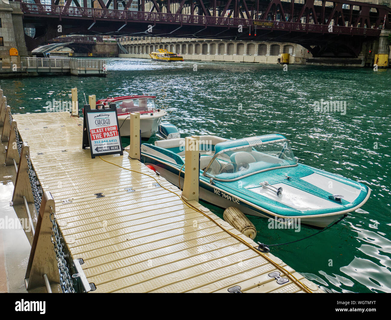 Vintage hors-bords à louer. Chicago Riverwalk. Banque D'Images