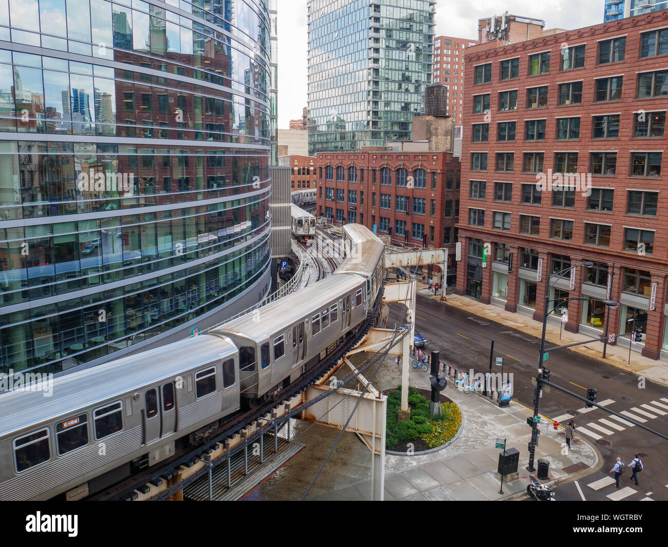 Ltc trains aériens à la courbe de l'' à Chicago, Illinois. Banque D'Images