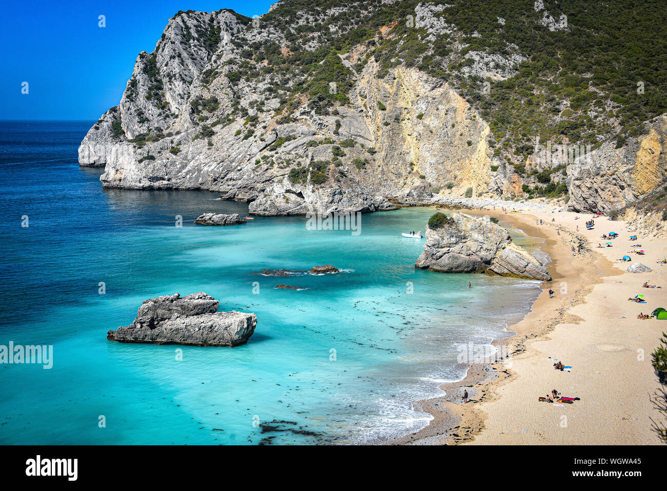 Praia de Porto Ribeira do Cavalo, une plage cachée près de la ville de Sesimbra, Portugal Banque D'Images