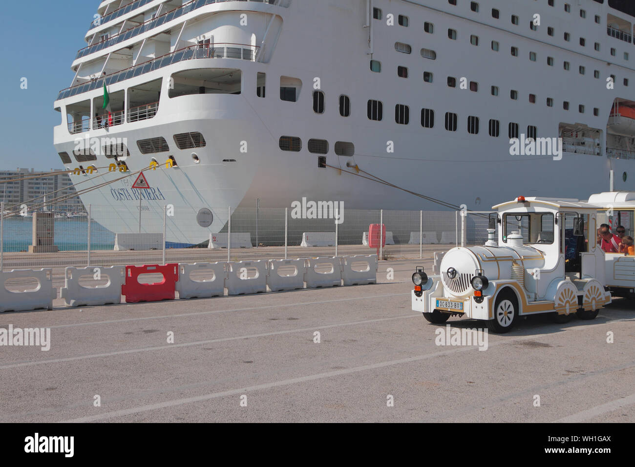 Toulon, France - Jul 01, 2019 : 'tourisme' et locomotive à port Banque D'Images