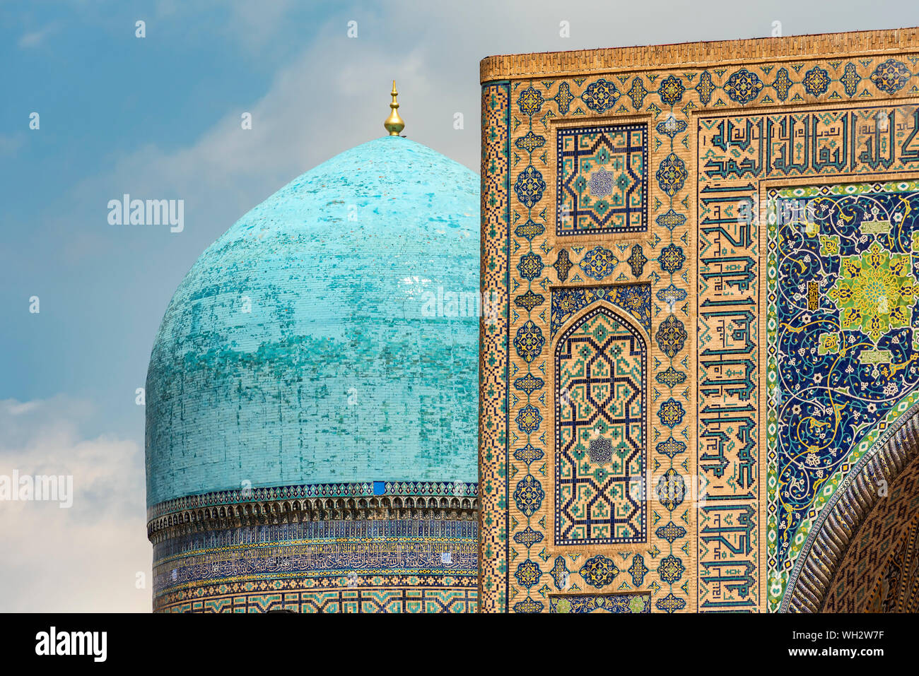 (Tilya-Kori Madrasah Tilla-Kari), la place du Registan, Samarkand, Ouzbékistan Banque D'Images