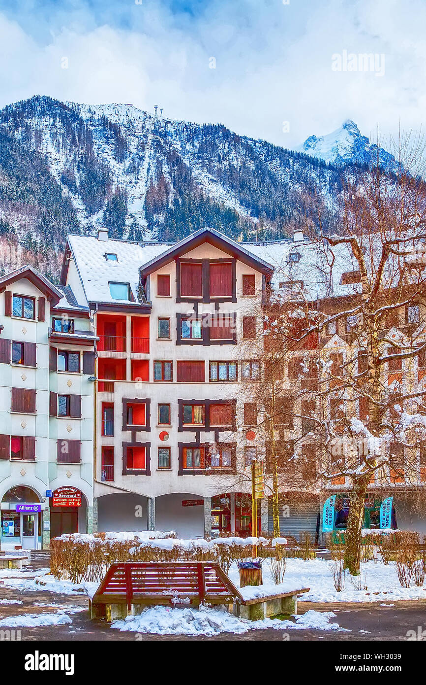 Chamonix, France - le 21 janvier 2015 : Street view, boutiques et sur les montagnes des Alpes Françaises Banque D'Images