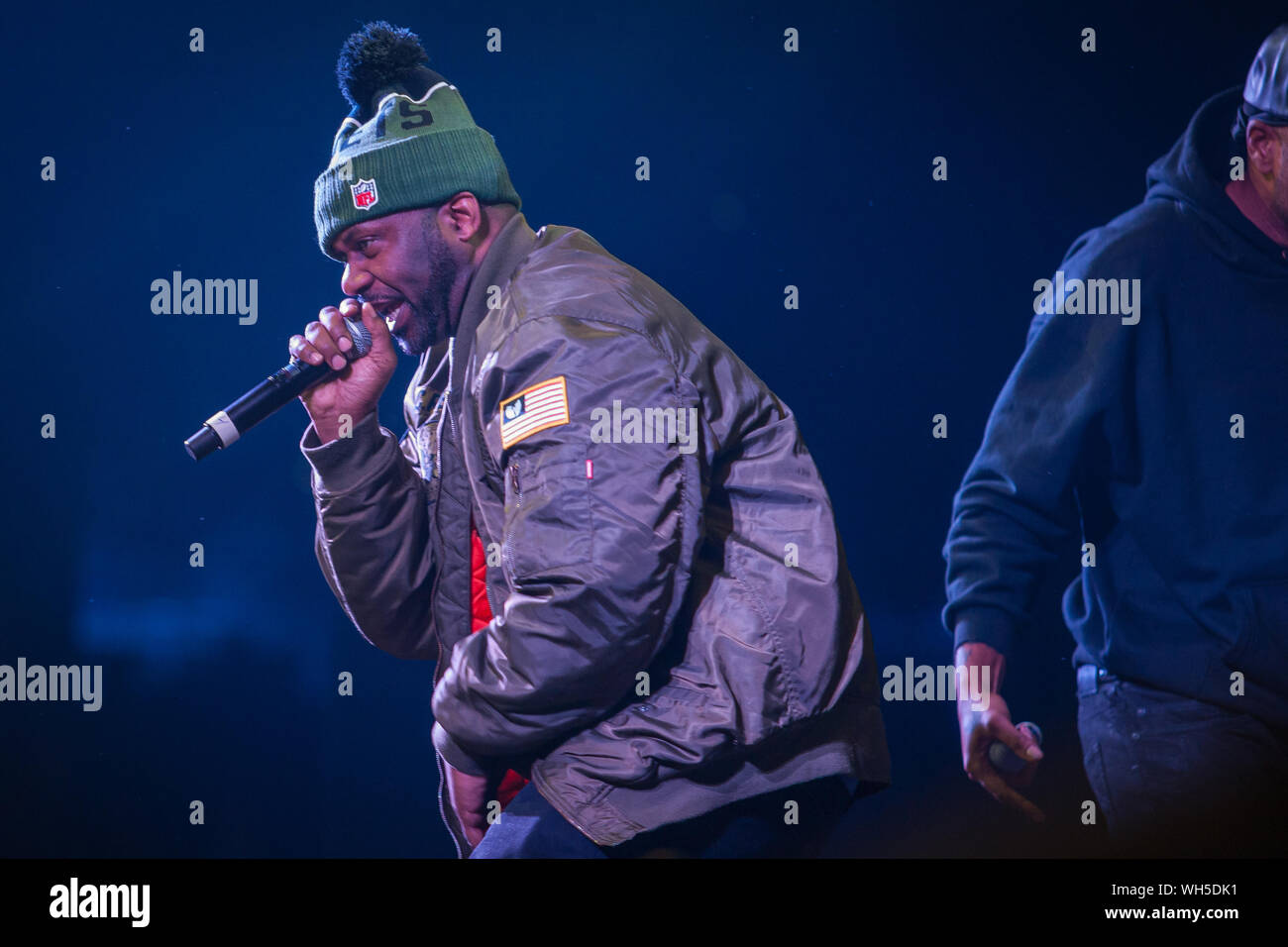 Moscou-13 novembre,2015 : concert de rap hip hop band Wu-Tang Clan. Method Man, Marc Lavoine, Inspectah Deck, U-God, Masta Killa performing live set sur scène dans l'espace club de nuit Banque D'Images