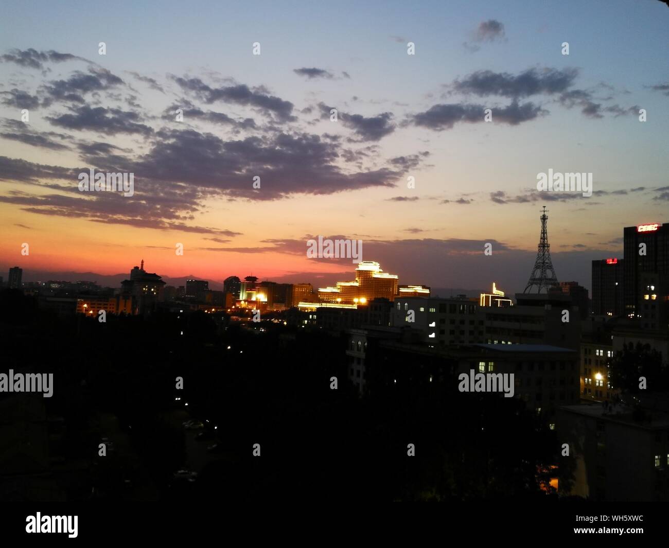 Beijing, Chine. Du 1er septembre 2019. Paysage au coucher du soleil photo montre mobile à Beijing, capitale de Chine, le 1 septembre, 2019. Credit : Luo Xin/Xinhua/Alamy Live News Banque D'Images