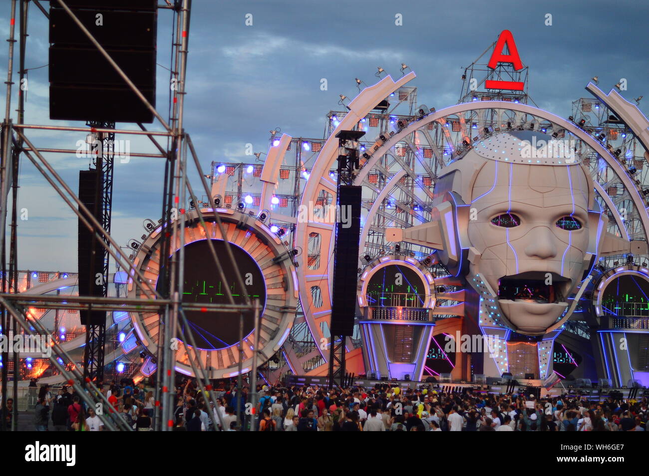 KOSINO, Russie - le 18 juillet 2015 : Scène principale à l'avenir les gens Alfa Festival qui se déroule du 17 au 19 juillet, près de Nijni-Novgorod. Banque D'Images