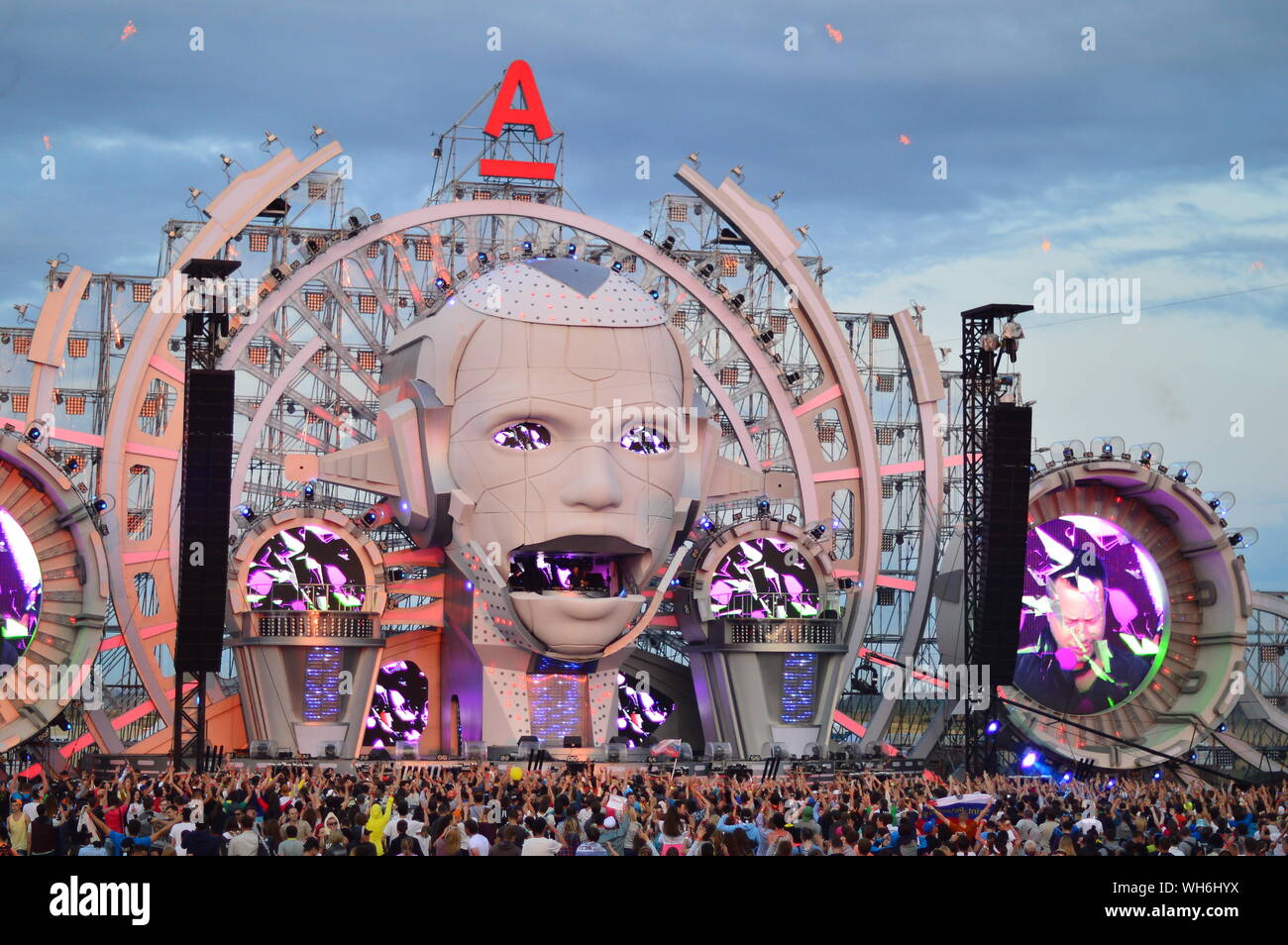 KOSINO, Russie - le 18 juillet 2015 : Scène principale à l'avenir les gens Alfa Festival qui se déroule du 17 au 19 juillet, près de Nijni-Novgorod. Banque D'Images