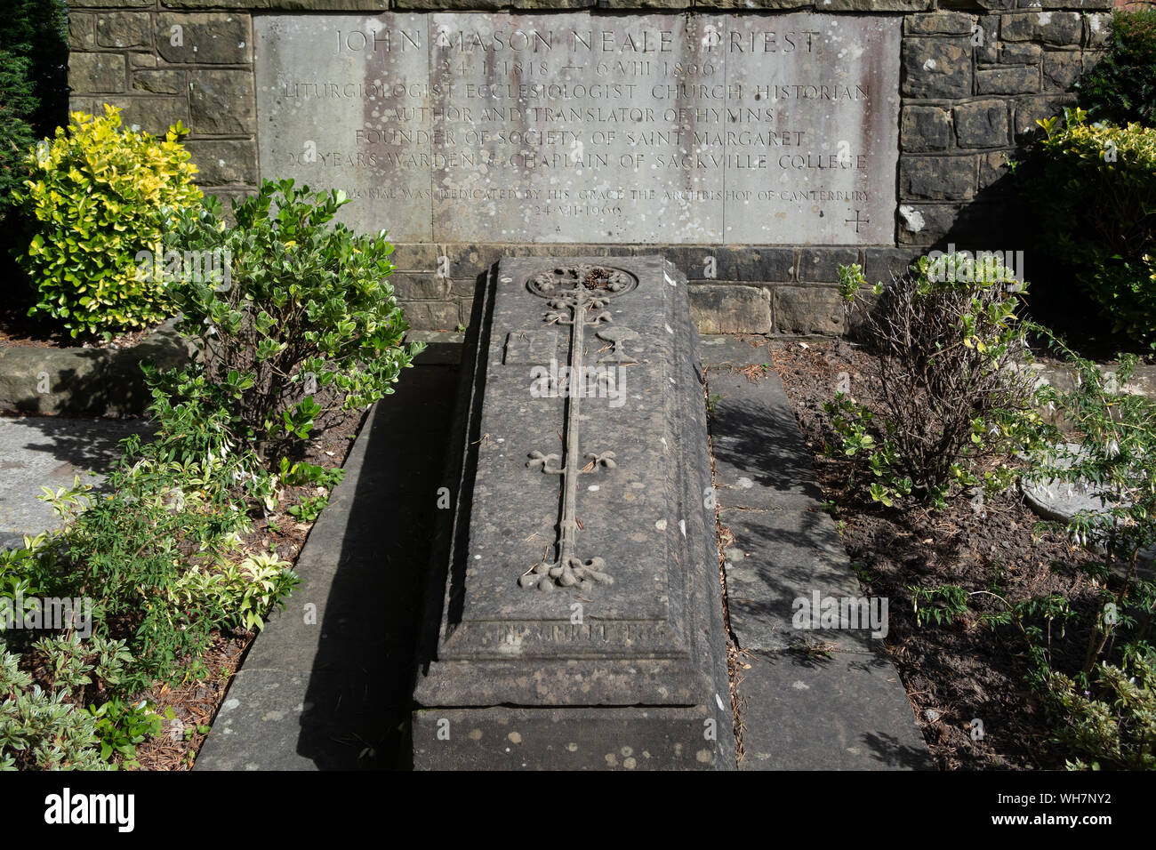 L33/UK - 30 août : pierre tombale de John Mason Neale à St Swithun's Church cimetière East Grinstead dans le Sussex de l'Ouest le 30 août 2019 Banque D'Images