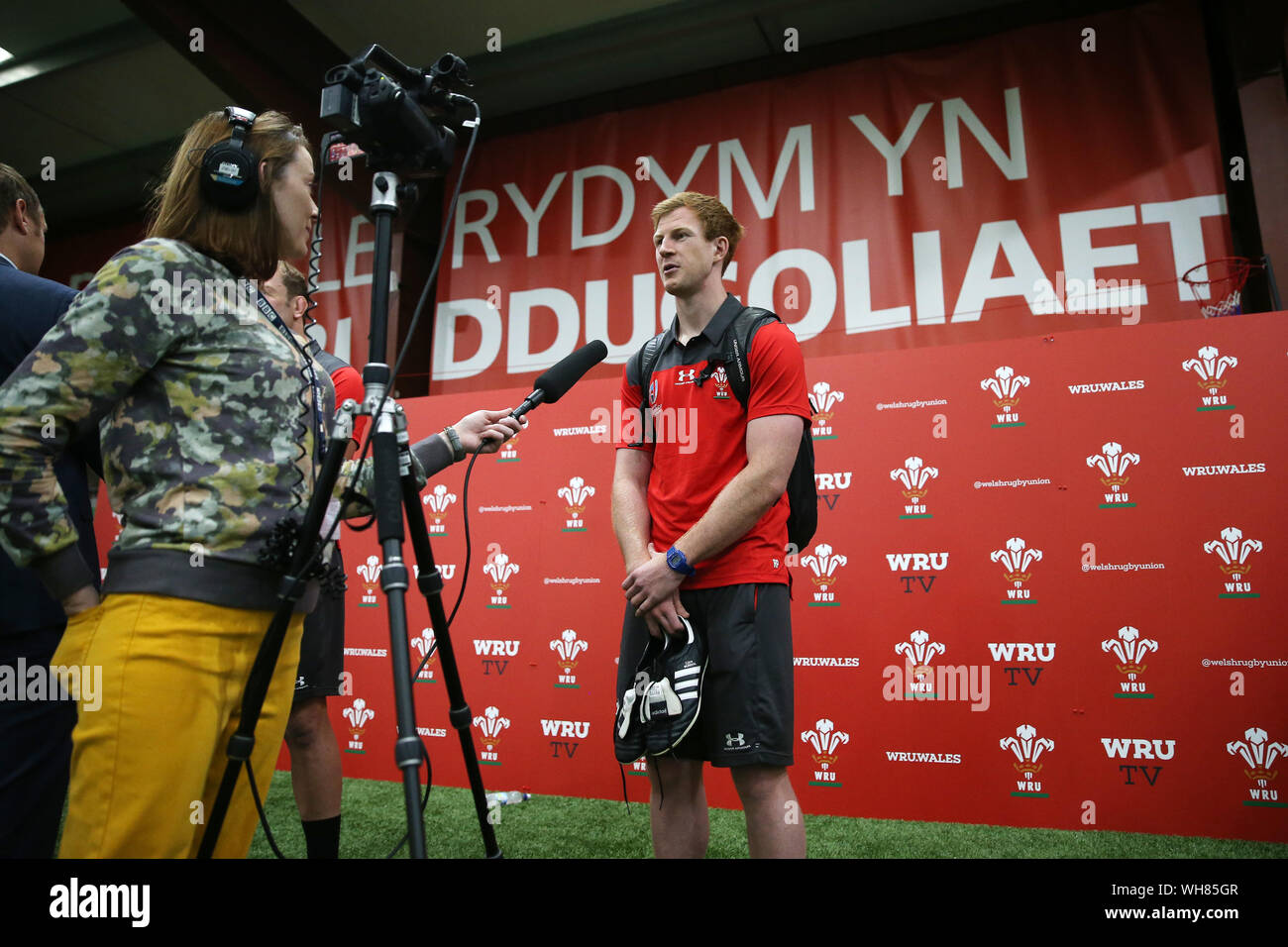 Cardiff, Royaume-Uni. 09Th Sep 2019. Pays de Galles de rugby, Rhys Patchell transportant ses bottes. Pays de Galles 2019 Rugby World Cup Squad accès media session à l'Hotel Balzac, Hensol, près de Cardiff, Galles du Sud le lundi 2 septembre 2019. l'homme 31 galles squad et officiels d'équipe va bientôt partir pour la Coupe du Monde de Rugby 2019 qui aura lieu au Japon, à commencer plus tard ce mois-ci. Photos par Andrew Verger/Alamy Live News Banque D'Images