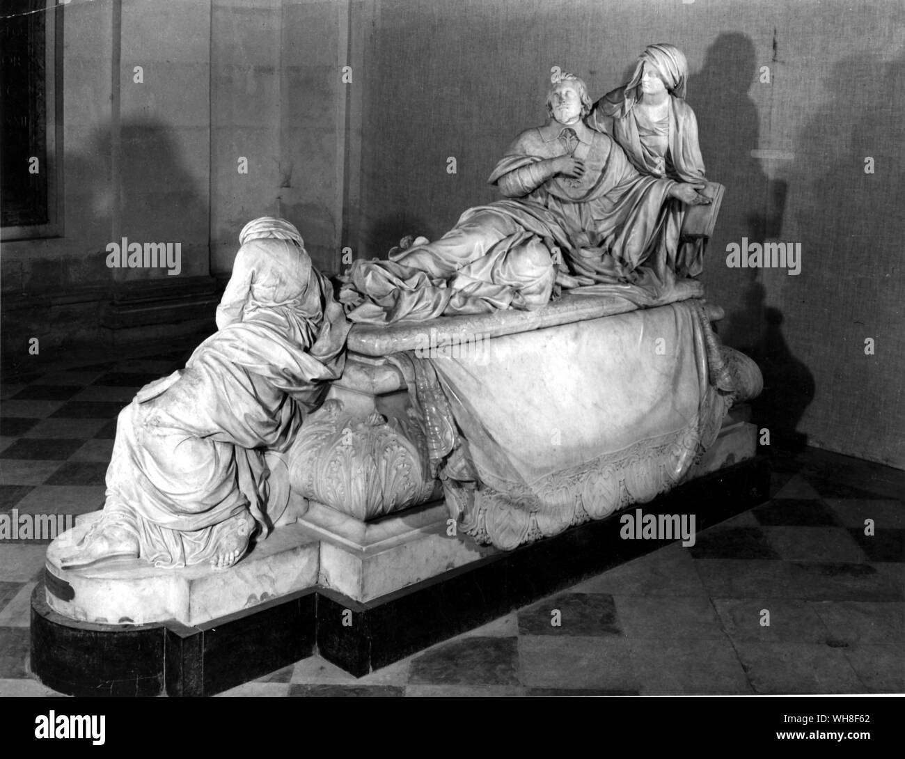 La Sorbonne tombeau du Cardinal de Richelieu (1675-94), sculptée par François Girardon (1628-1715) en 1694 à dessins par Charles Le Brun (1619-1690. Le Cardinal de Richelieu (1585-1642), est un cardinal et homme d'État qui a agi à titre de secrétaire d'état, et a demandé l'absolutisme royal. . . . . Banque D'Images