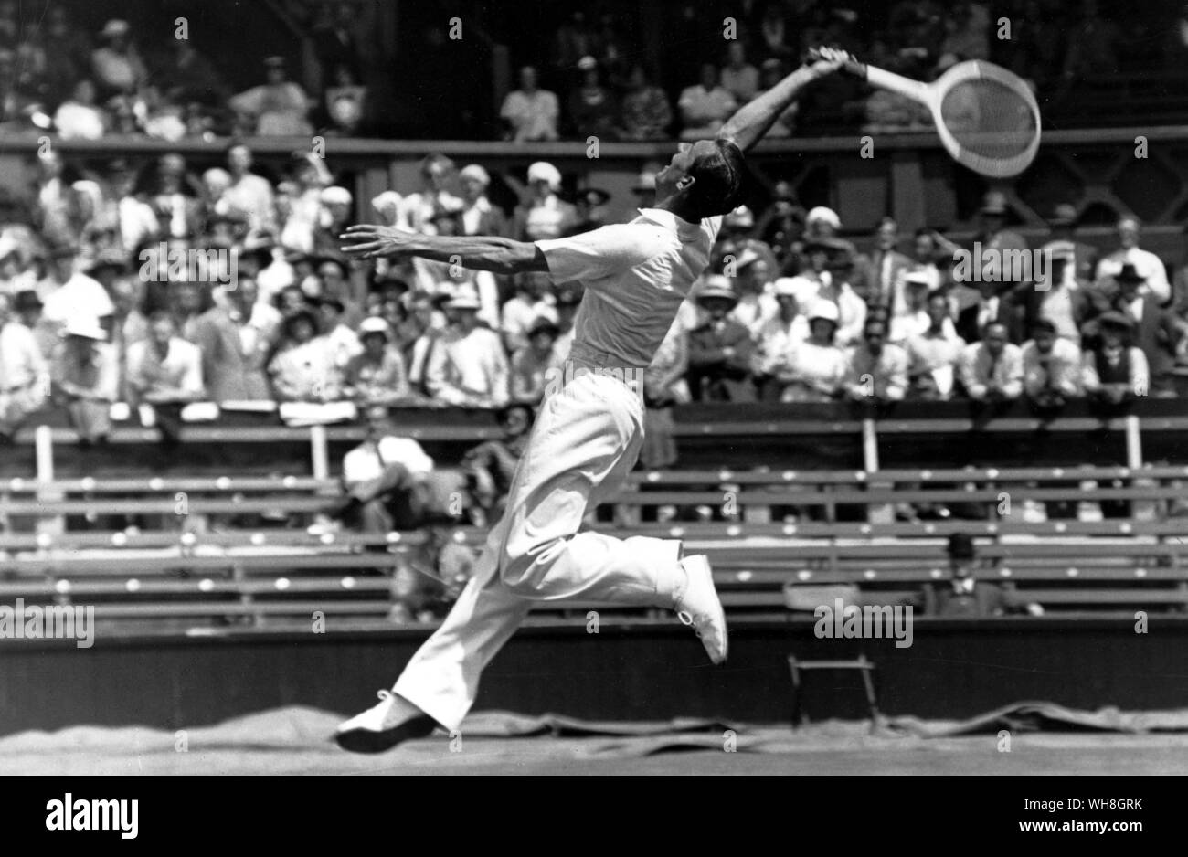 Fred Perry Championne de Wimbledon en 1935. L'Encyclopédie de la page Tennis 145.. Banque D'Images