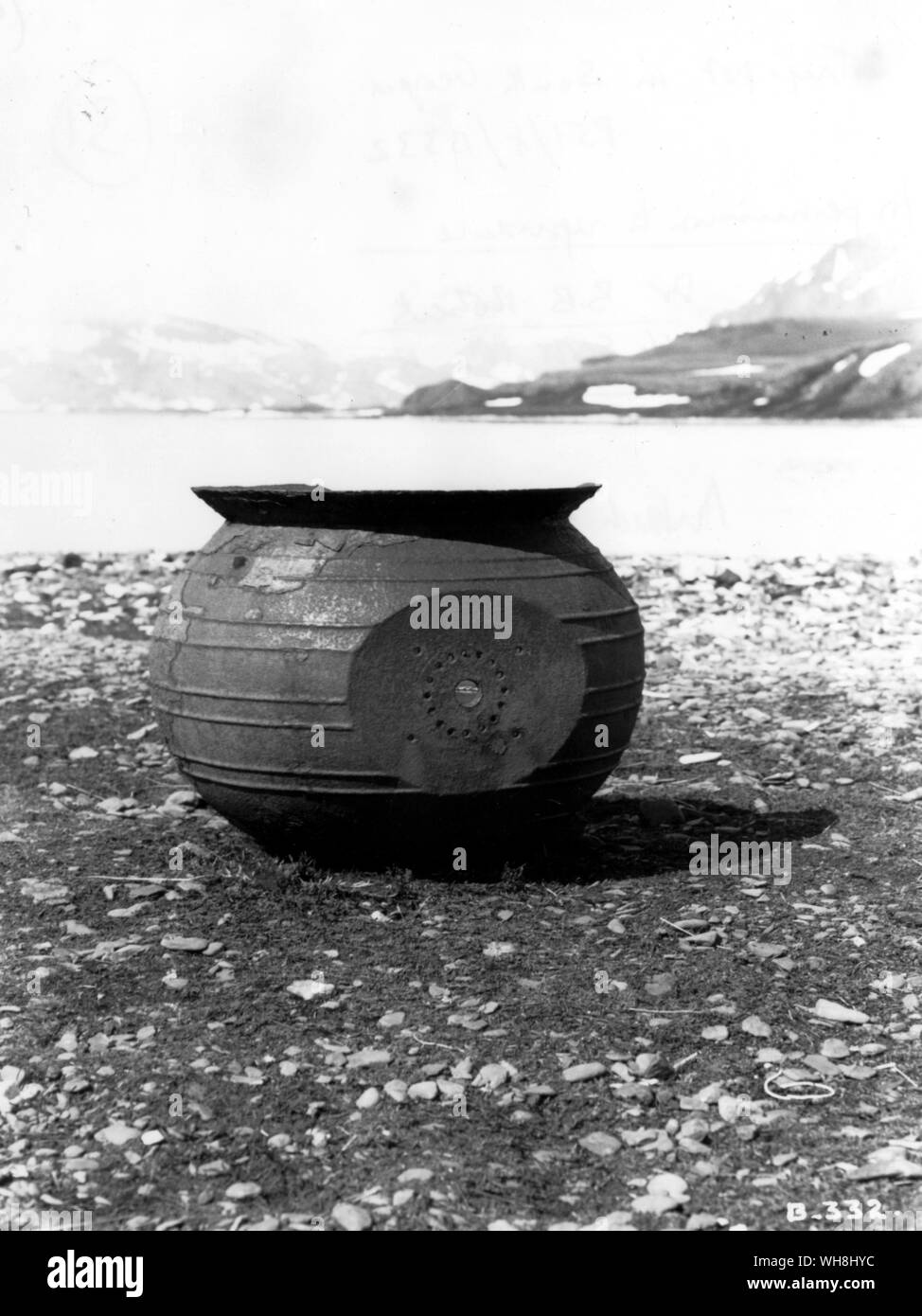 Essayez un pot en Géorgie du Sud. Antarctique : le dernier continent par Ian Cameron, page 60. Banque D'Images