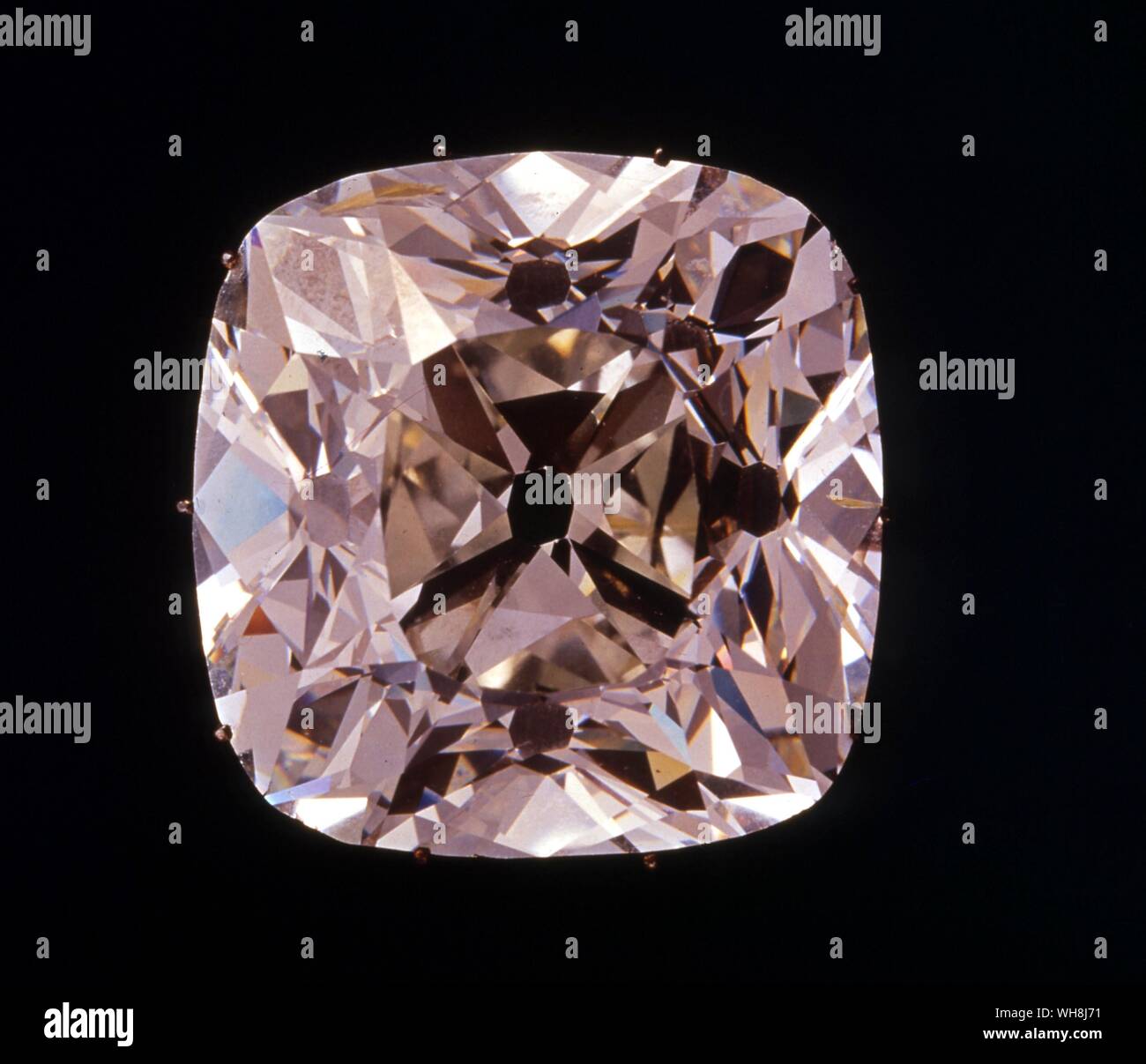 Le Regent - bijoux portés par la Reine de diamants au bal des ifs taillés  Photo Stock - Alamy