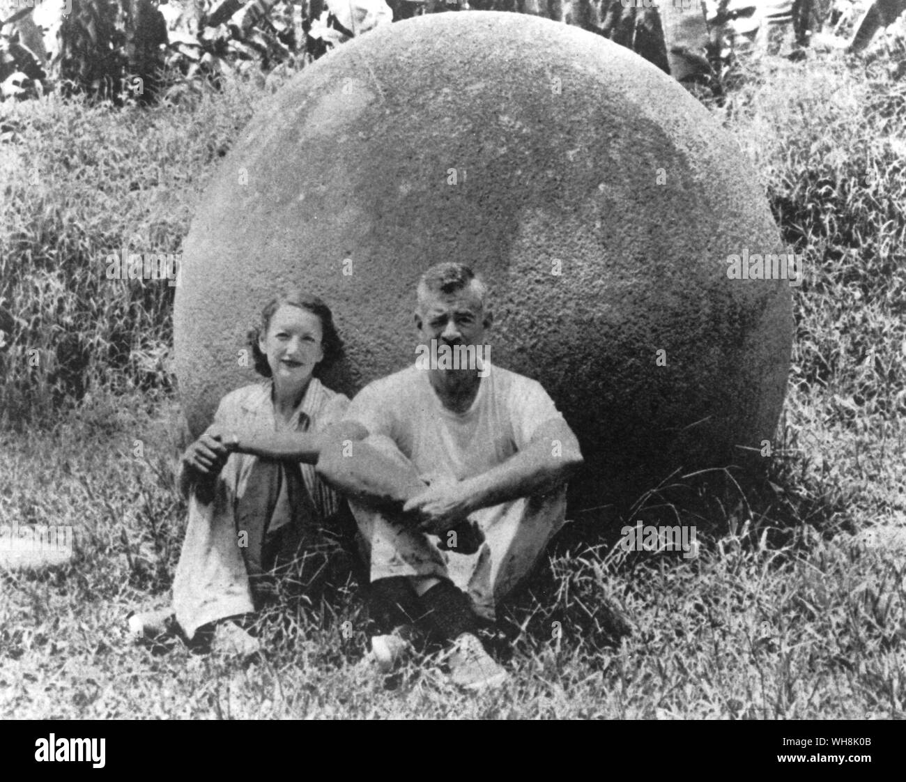 Dr et Mme Lothrop avec ballon géant Banque D'Images