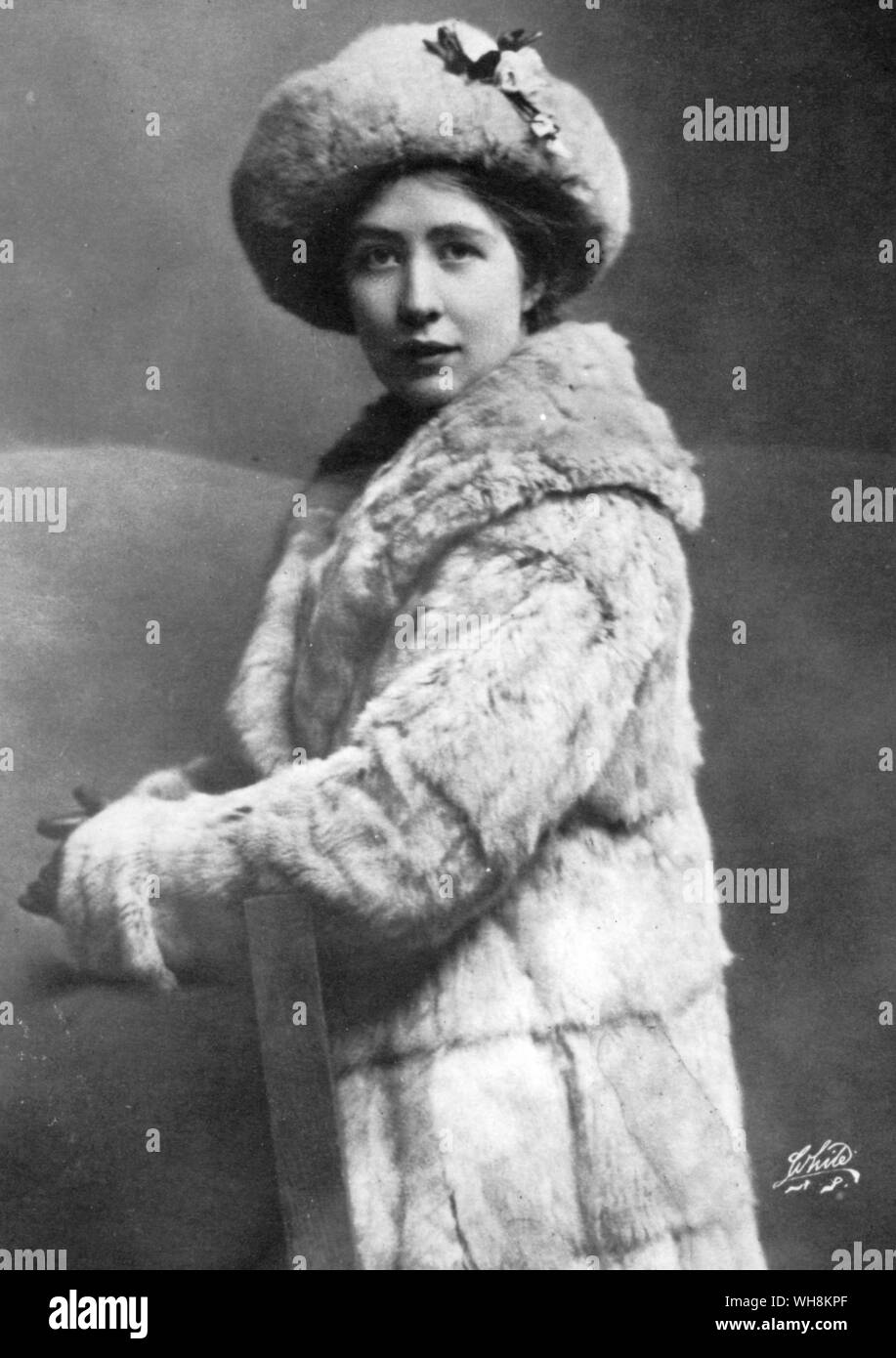 Sylvia Pankhurst ( 1882-1960) Fille d'Emmeline elle avait été emprisonnée neuf fois en vertu de la Loi sur le chat et de la souris, et a été un pacifiste dans la Première Guerre mondiale Banque D'Images