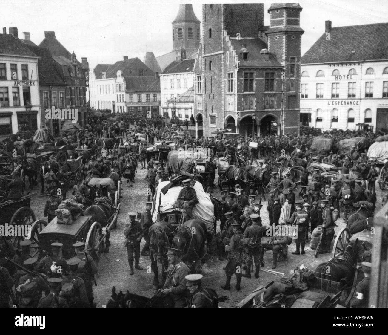 Place du marché de Thielt au cours de passage de 7ème div 12/13 octobre 1914. Problèmes de transport de chevaux pour le B E F Banque D'Images