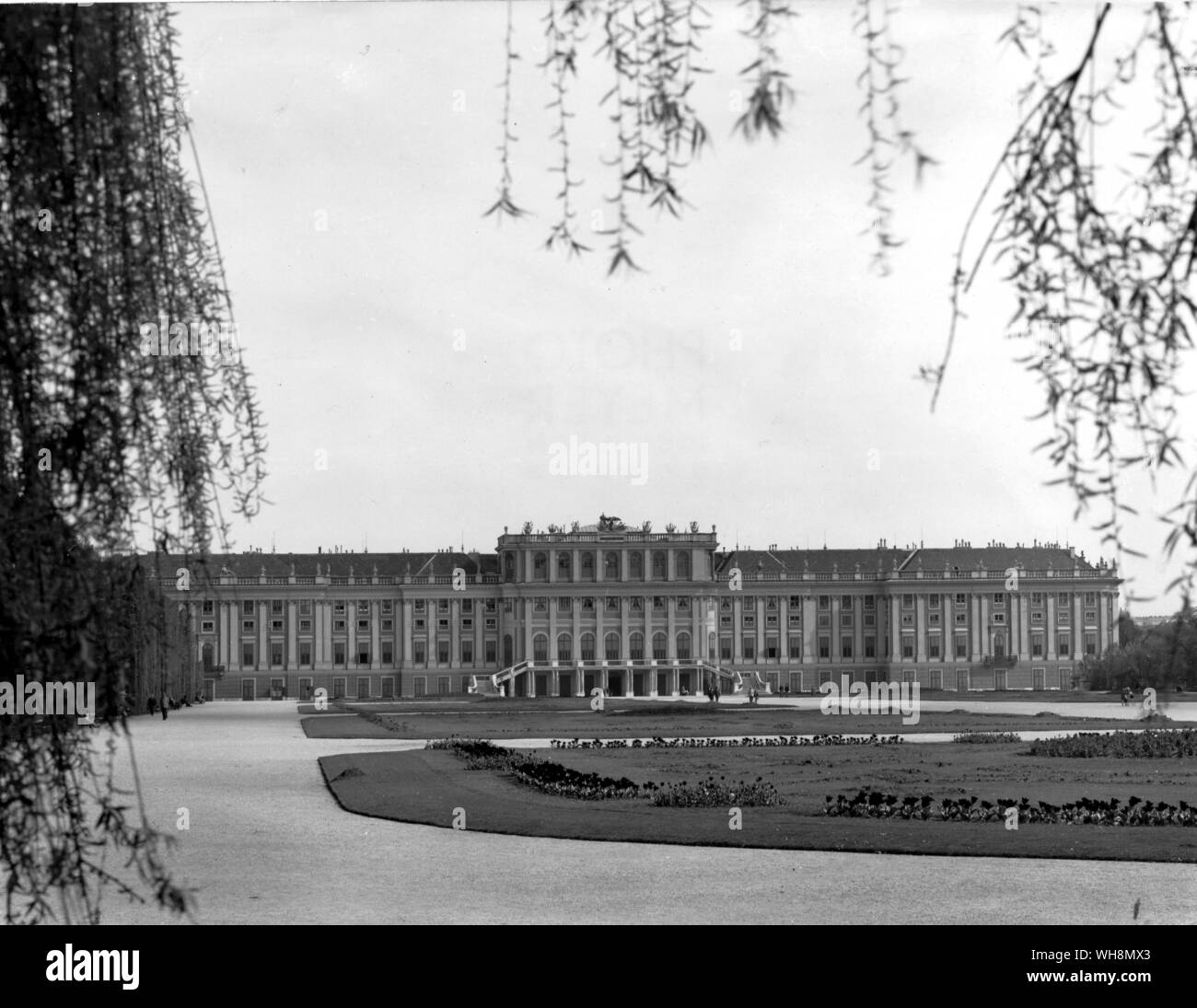 ... Bénéficiant du confort de l'empereur François-gutte énorme des casernes-jaune d'un palais de Schonbrunn à nouveau en 1809 : son fils était d'y mourir en 1932. Photo Meyer, Vienne Banque D'Images