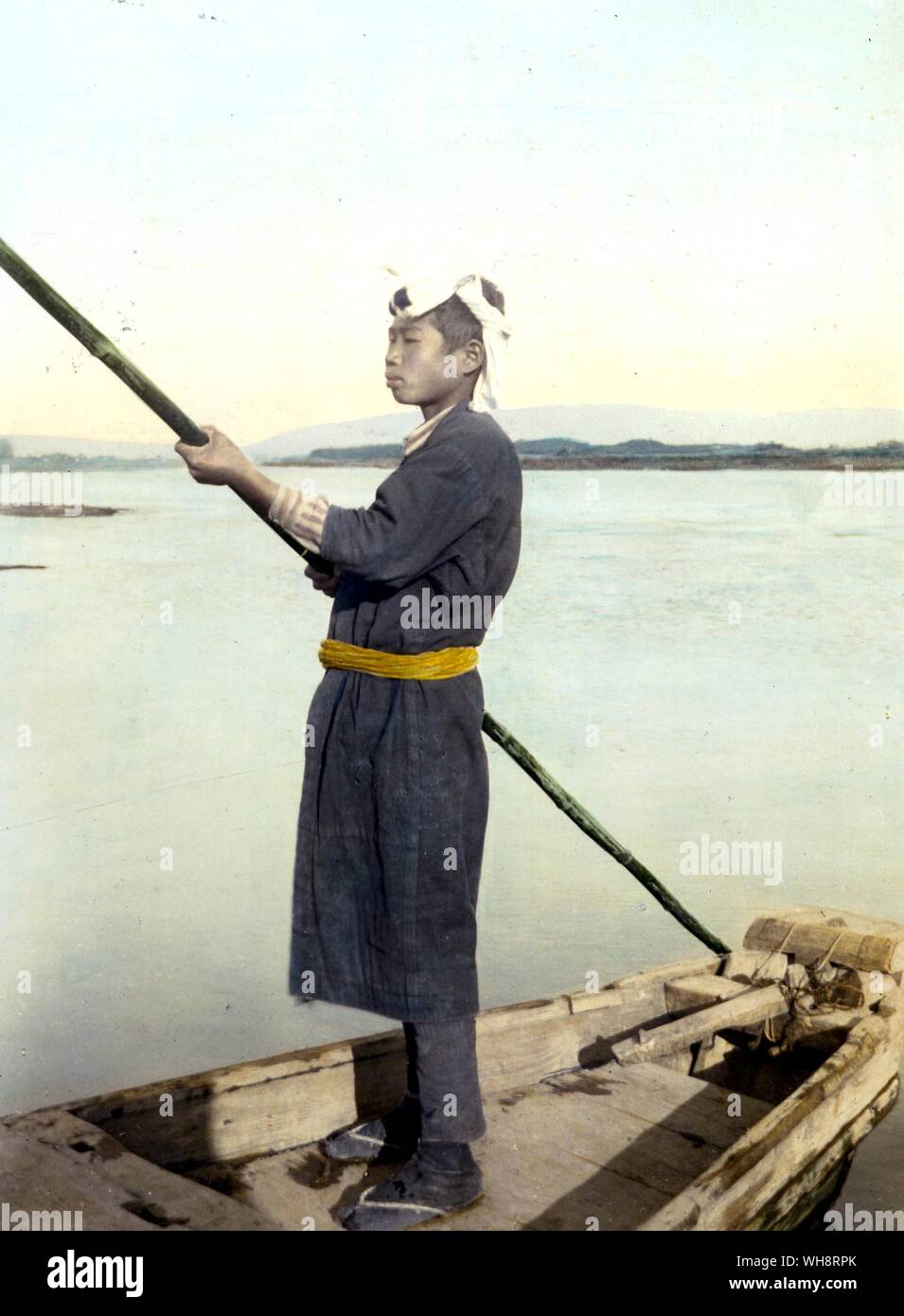 Un homme japonais (nommé Nanko) sur son bateau. 1904 Banque D'Images