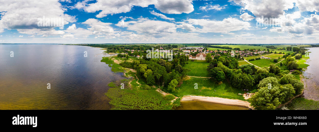 L'Allemagne, de Mecklembourg-Poméranie occidentale, Mecklenburg Lake District, vue aérienne du château et le lac Kummerow Kummerow Banque D'Images