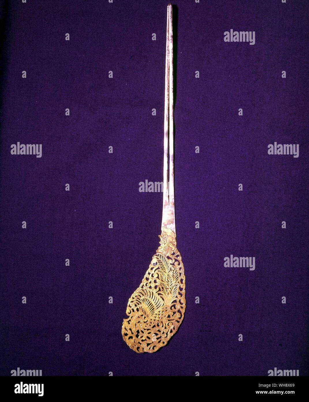 En filigrane d'or ornement de cheveux Banque D'Images