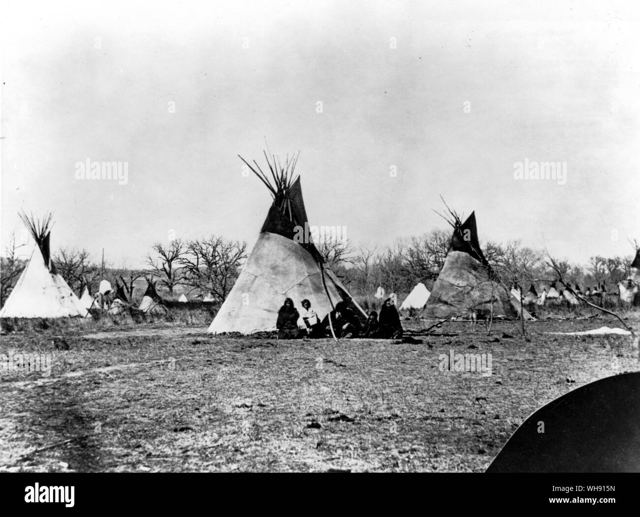 Le camp de forcé de Mow-way ou balançant Main de l'extérieur les Comanches Fort Sill.. 1874 Indian constitués afin Banque D'Images