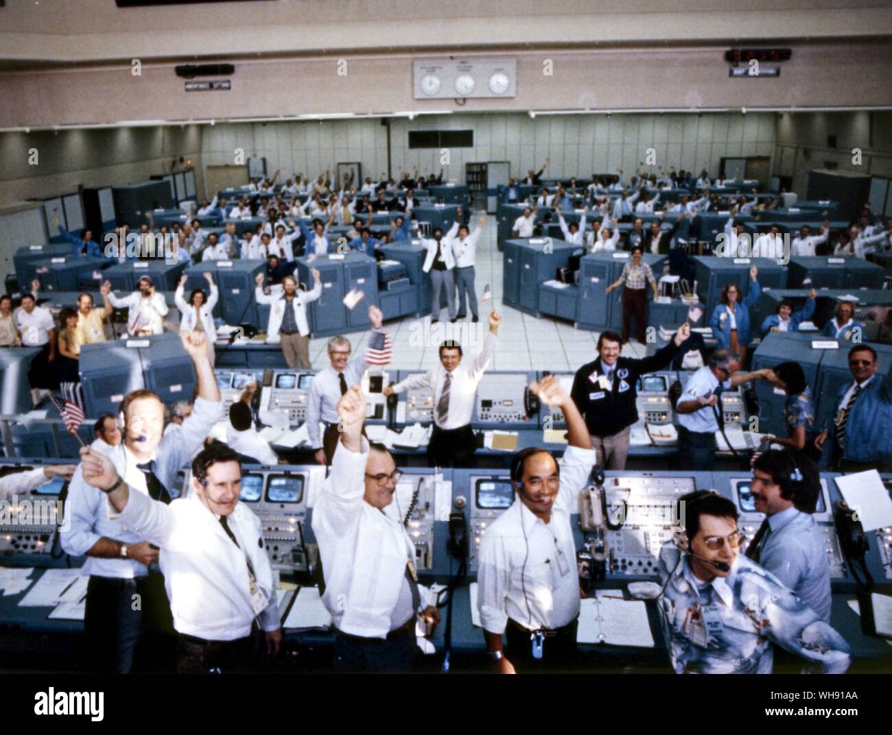 L'espace - le contrôle au sol/ Équipe de lancement de la navette spatiale la célébration de soulever de la Colombie au Centre spatial Kennedy, en Floride. Banque D'Images