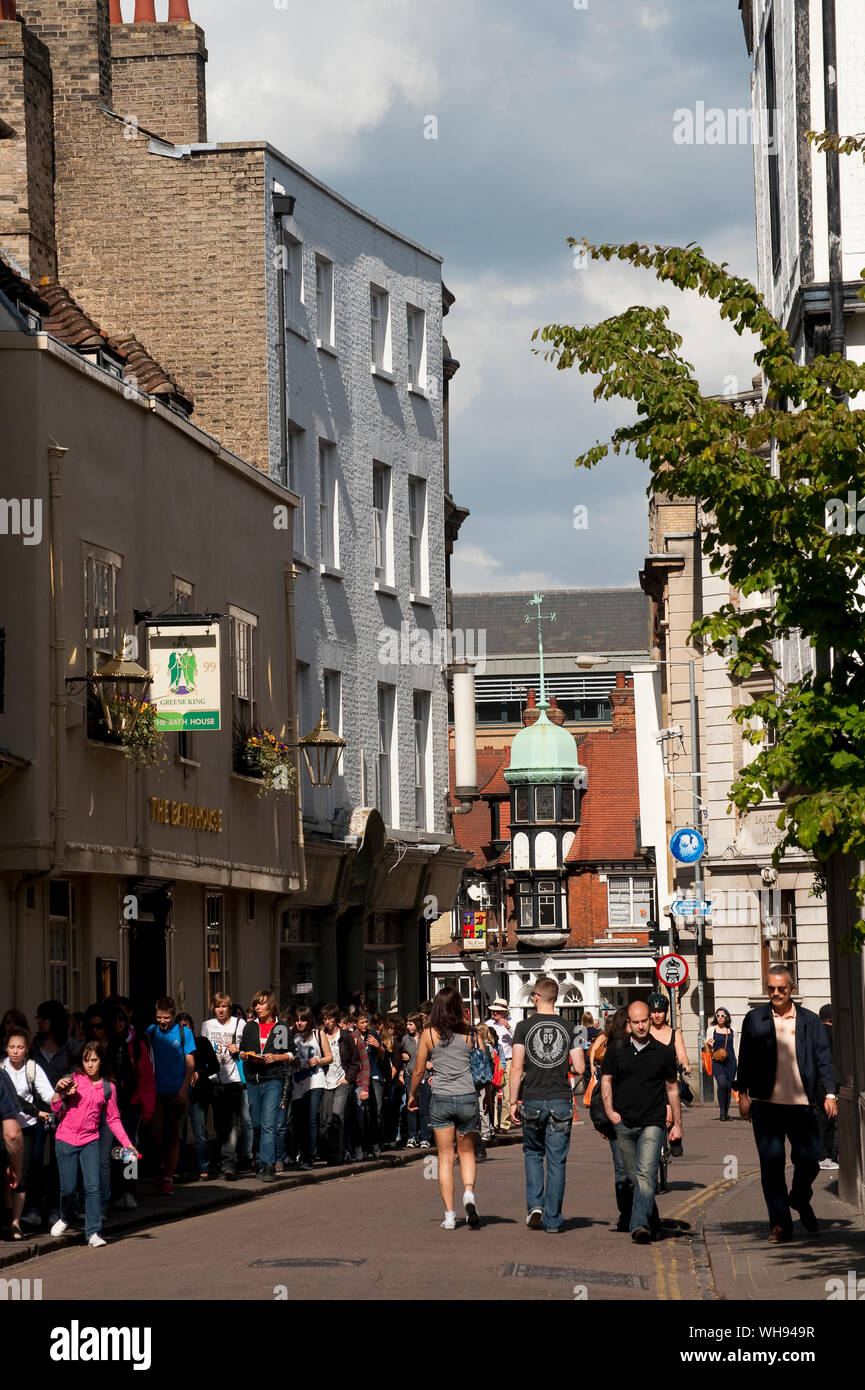 Street dans le centre-ville historique de Cambridge, Angleterre. Banque D'Images