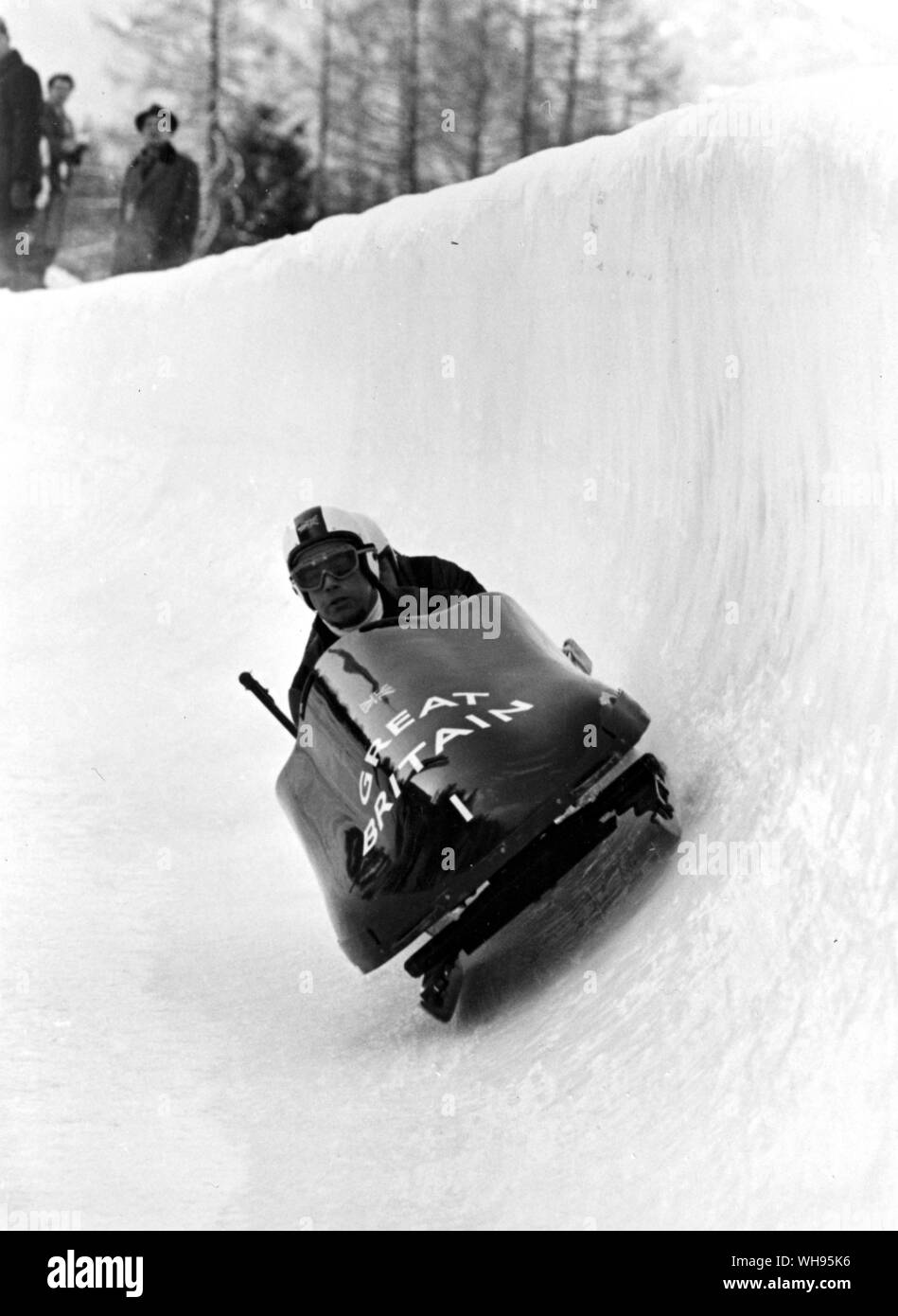 L'Autriche, Innsbruck, Jeux Olympiques d'hiver 1964 : Tony Nash (Grande-Bretagne) qui, avec Robin Dixon, a remporté le bob à 2 en 1964.. Banque D'Images