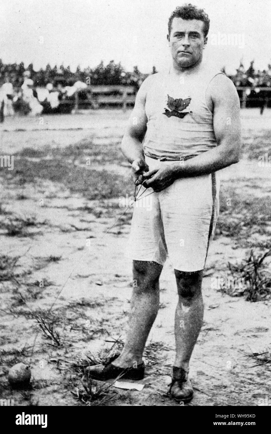 Etats Unis, Saint Louis. Jeux olympiques 1904 : John Flanagan (USA) a remporté le concours de lancer de marteau lors des jeux. Banque D'Images