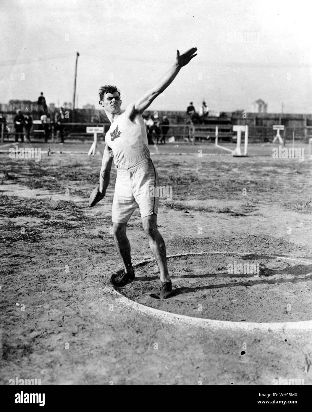 St Louis, USA.1904 Jeux Olympiques : Martin Sheridan jetant le discus et a remporté la médaille d'or. Banque D'Images