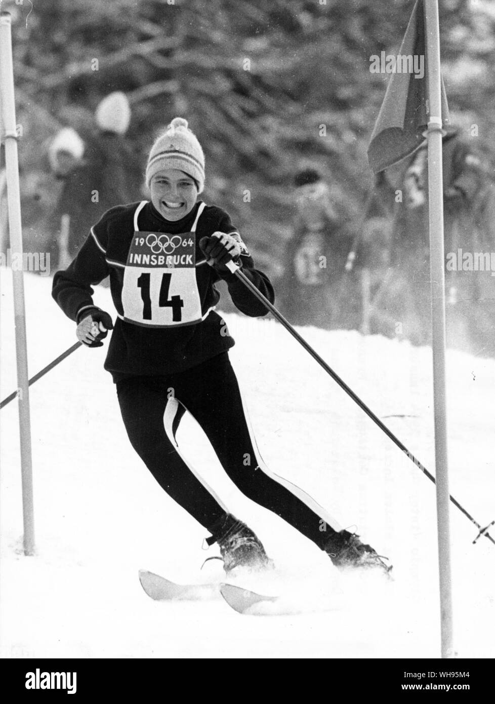 L'Autriche, Innsbruck, 1964 Jeux Olympiques d'hiver : Christine soeurs Goitschel (France) le ski en slalom femmes.. Banque D'Images