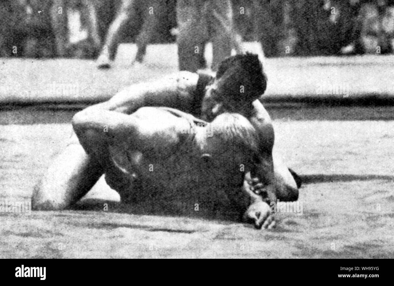Lutte gréco-romaine un poids Bantam Ahlfors (Finlande) P Mollin (Belgique) 1928 Jeux Olympiques d'Amsterdam. Banque D'Images