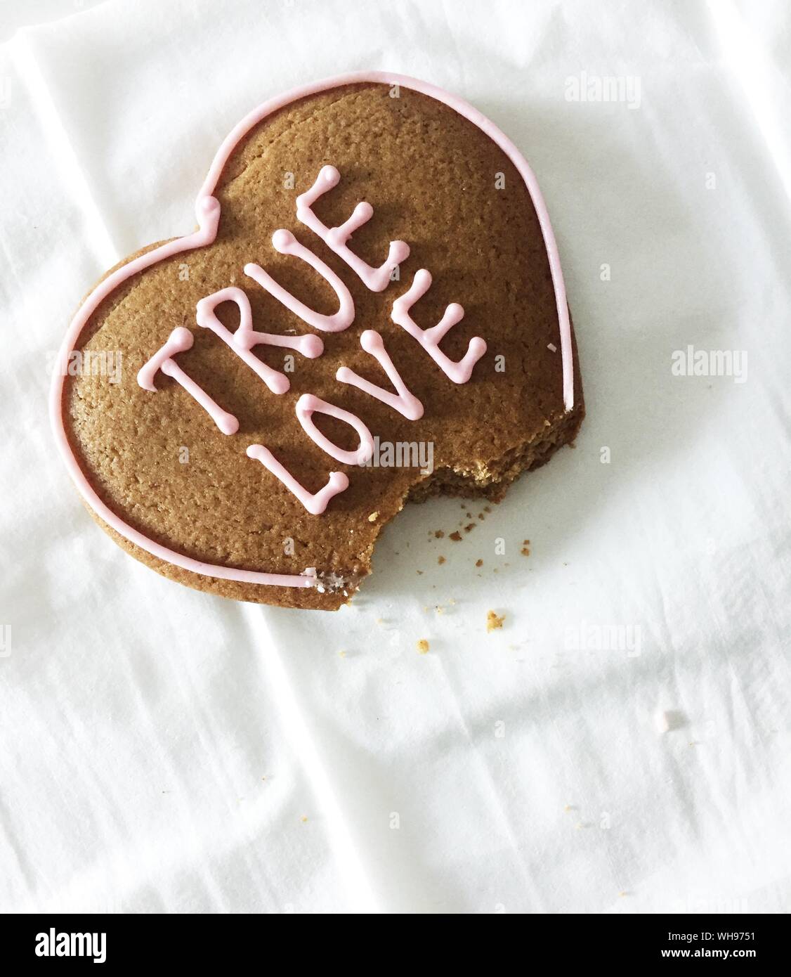 Portrait De L Amour Vrai Texte Sur Nappe Sur Gateau Photo Stock Alamy