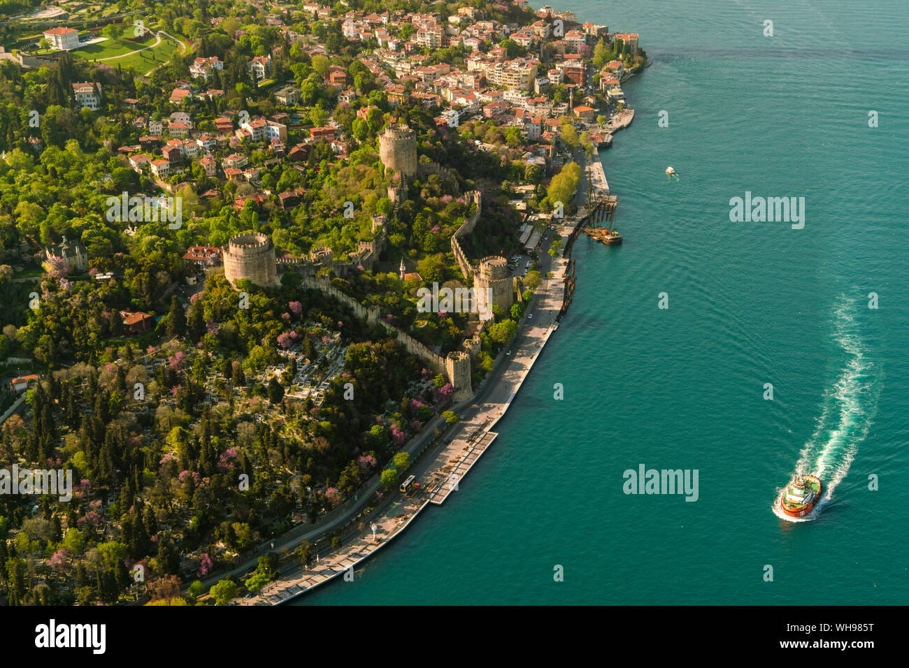 Rumli Rumelian Hisar (château) (Rumelihisari) colline forteresse du xve siècle avec plusieurs tours, sentiers de randonnée et d'une vue sur l'eau, Istanbul, Turquie Banque D'Images