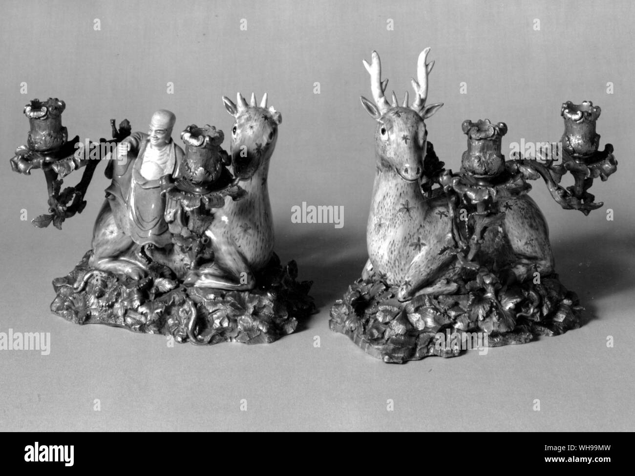 Canada : deux cerfs en porcelaine de Meissen avec supports de bronze doré, début du 18e siècle Banque D'Images