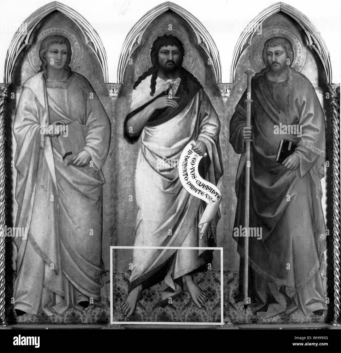 Détail d'un retable de Nardo di Cione (Florence, active c.1343). Trois saints debout sur un textile, probablement avec les Byzantins, confronté-animal type de conception. Banque D'Images