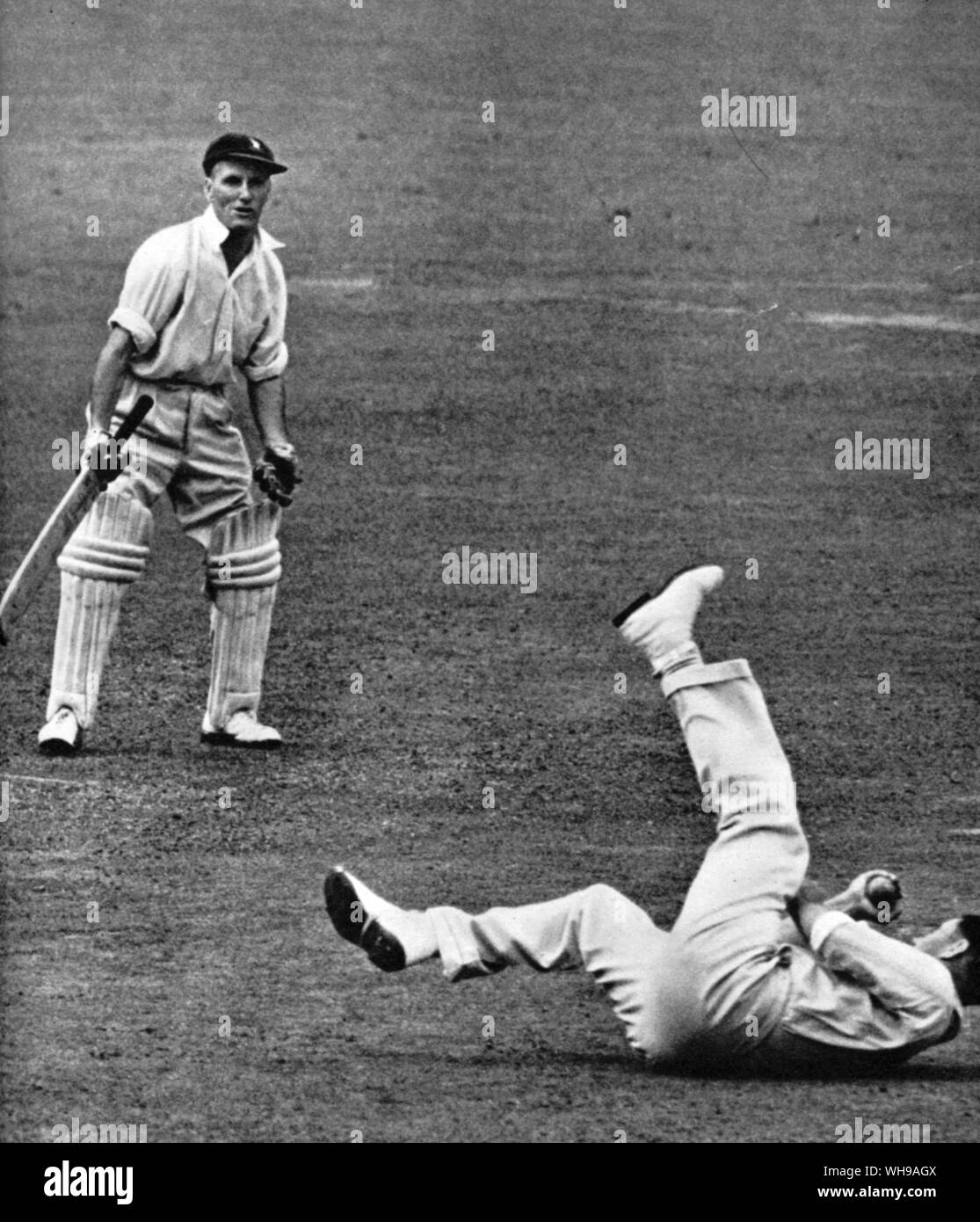 Un grand V Bedser attraper qui a mis fin à la notice innings de Rowan dans le quatrième essai à la Leeds 1951 Banque D'Images