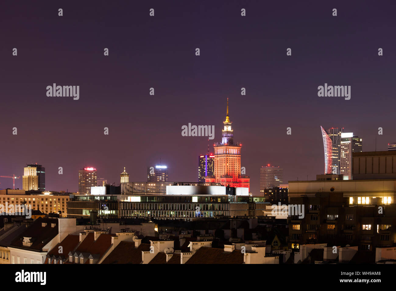 Cityscape at night, quartier du centre-ville, Varsovie, Pologne Banque D'Images
