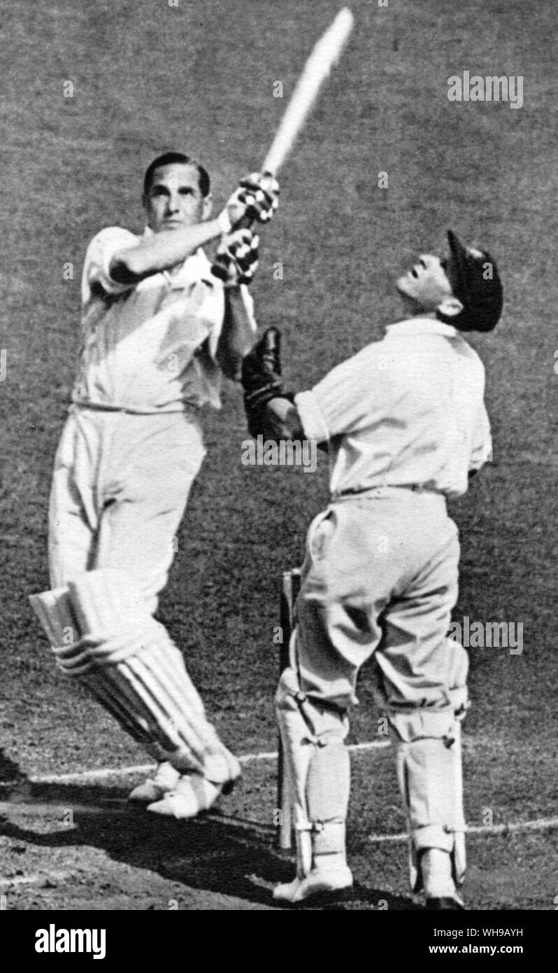 Herbert Sutcliffe batting au Test ovale 1930. L'Australie wicket keeper est Oldfield Banque D'Images