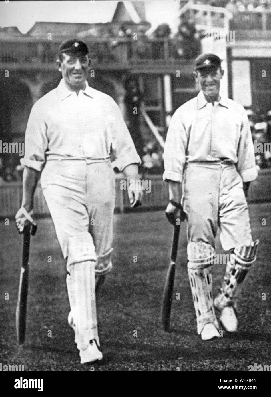 Victor Trumper 1877-1915 T et W W Armstrong sortir à la défense de l'Australie en 1909. Banque D'Images