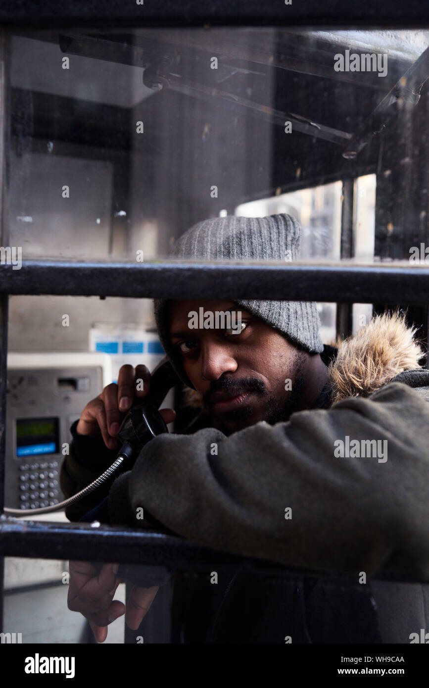 Images à l'aide d'une cabine téléphonique Banque D'Images