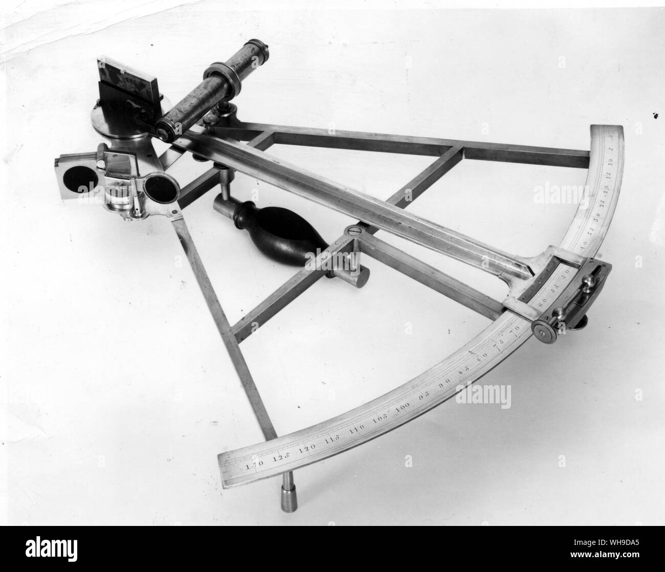 Un sextant similaire à celui utilisé par Humboldt élevé parmi les montagnes du Tyrol Banque D'Images
